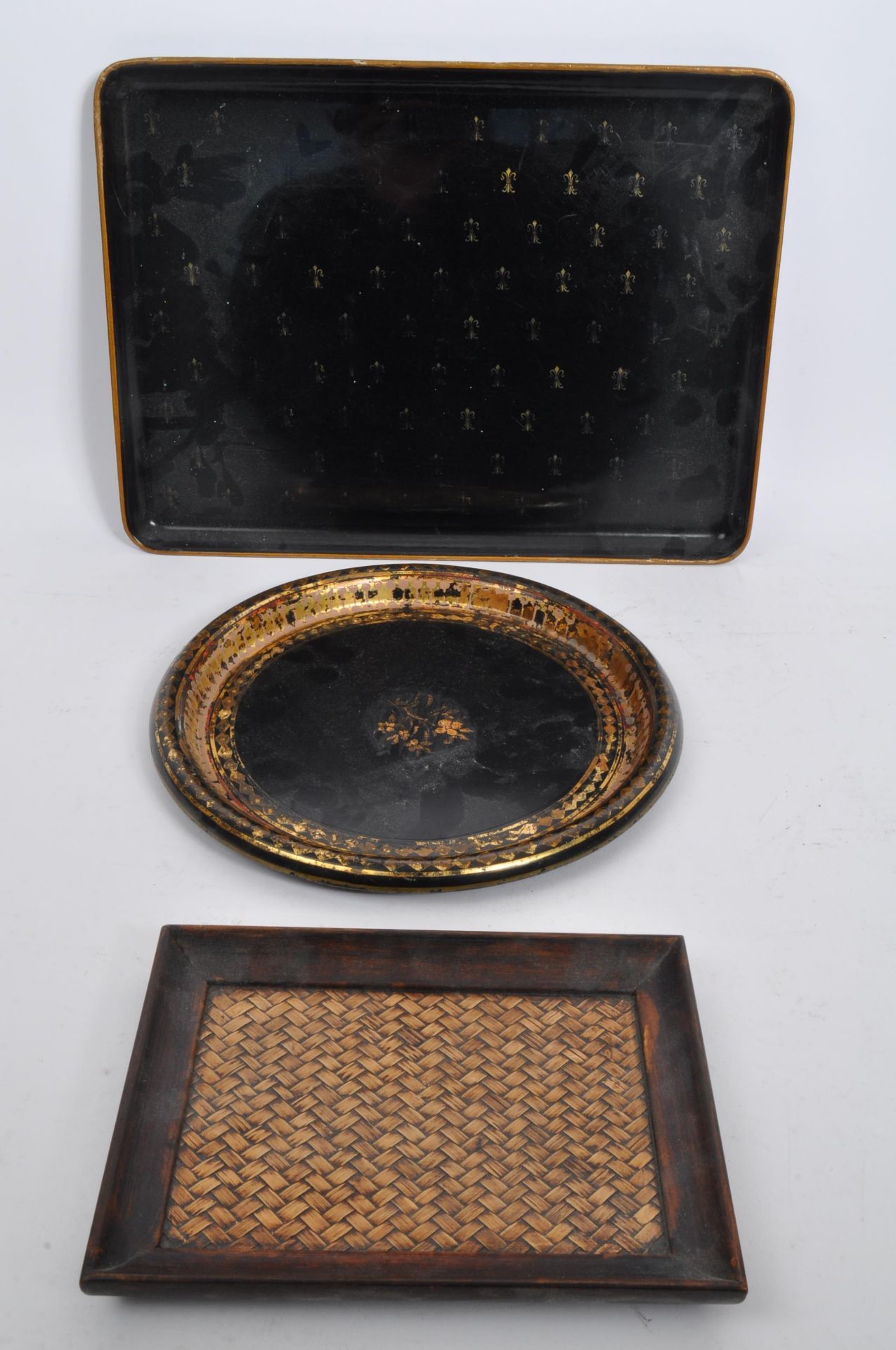 COLLECTION OF THREE EARLY 20TH CENTURY SERVING TRAY PLATES