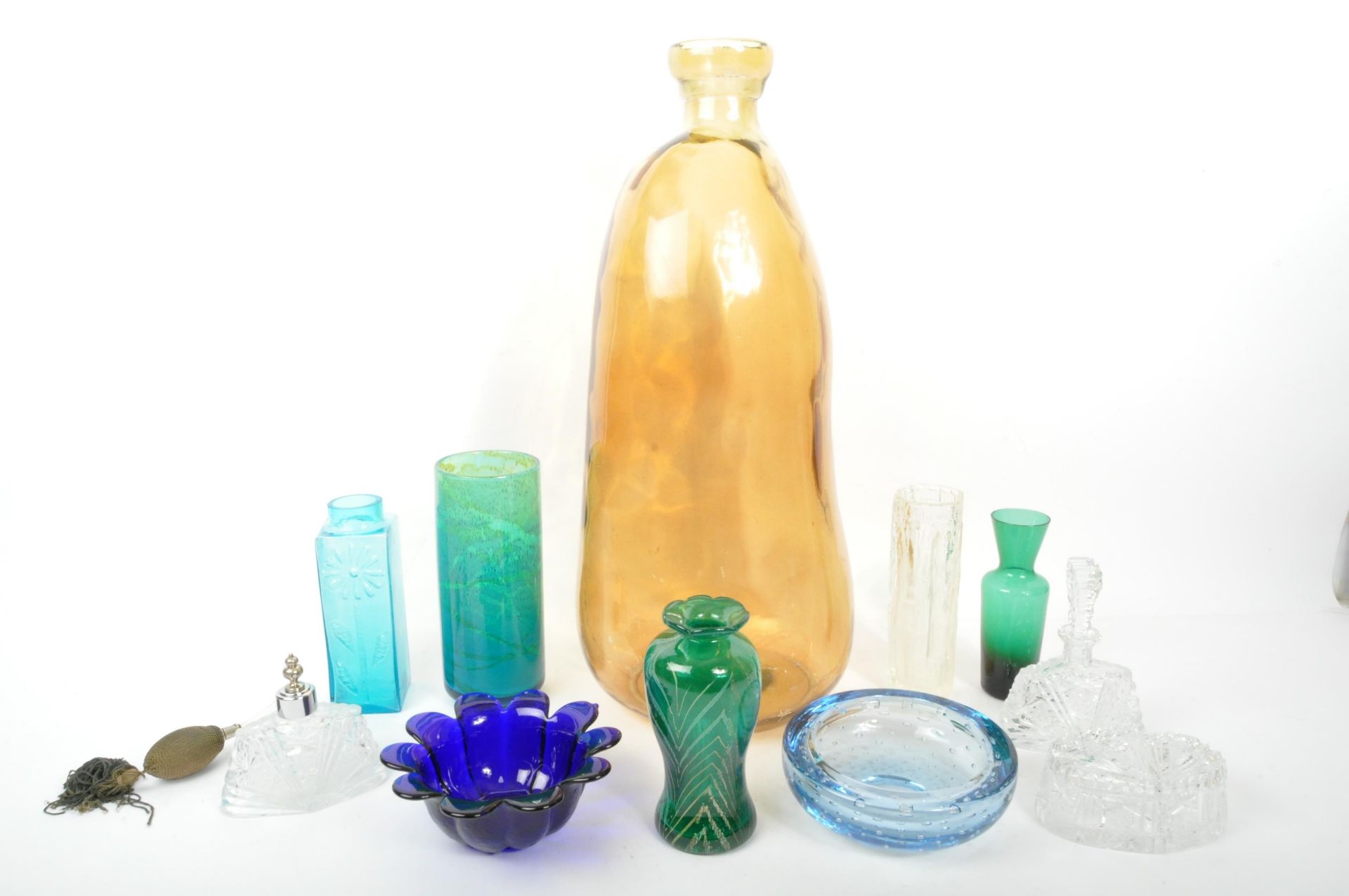 COLLECTION OF VINTAGE STUDIO ART GLASS ITEMS T/W MORE