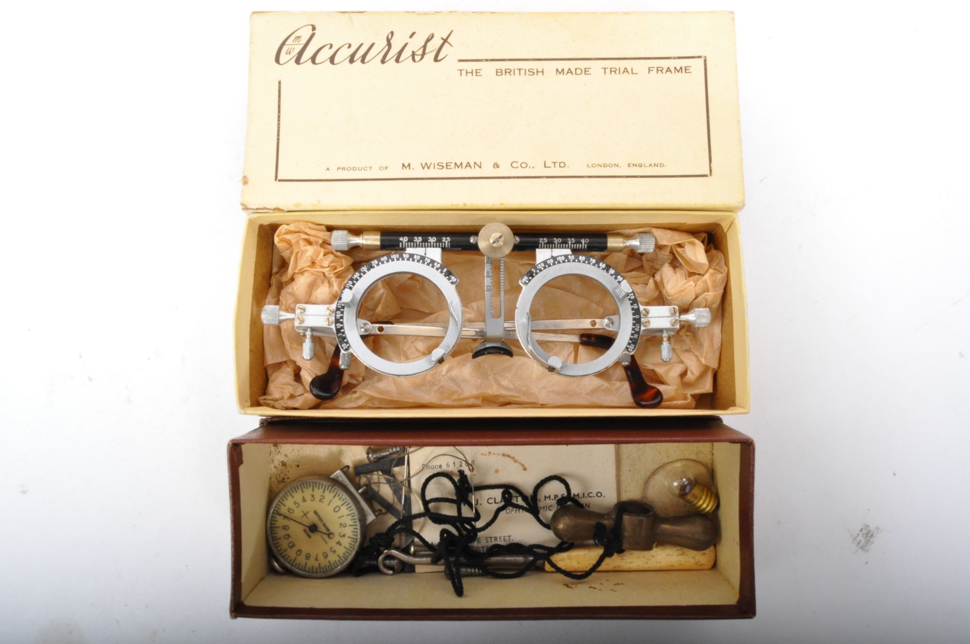 AN ASSORTMENT OF EARLY 20TH CENTURY OPHTHALMOLOGY ITEMS - Bild 3 aus 6