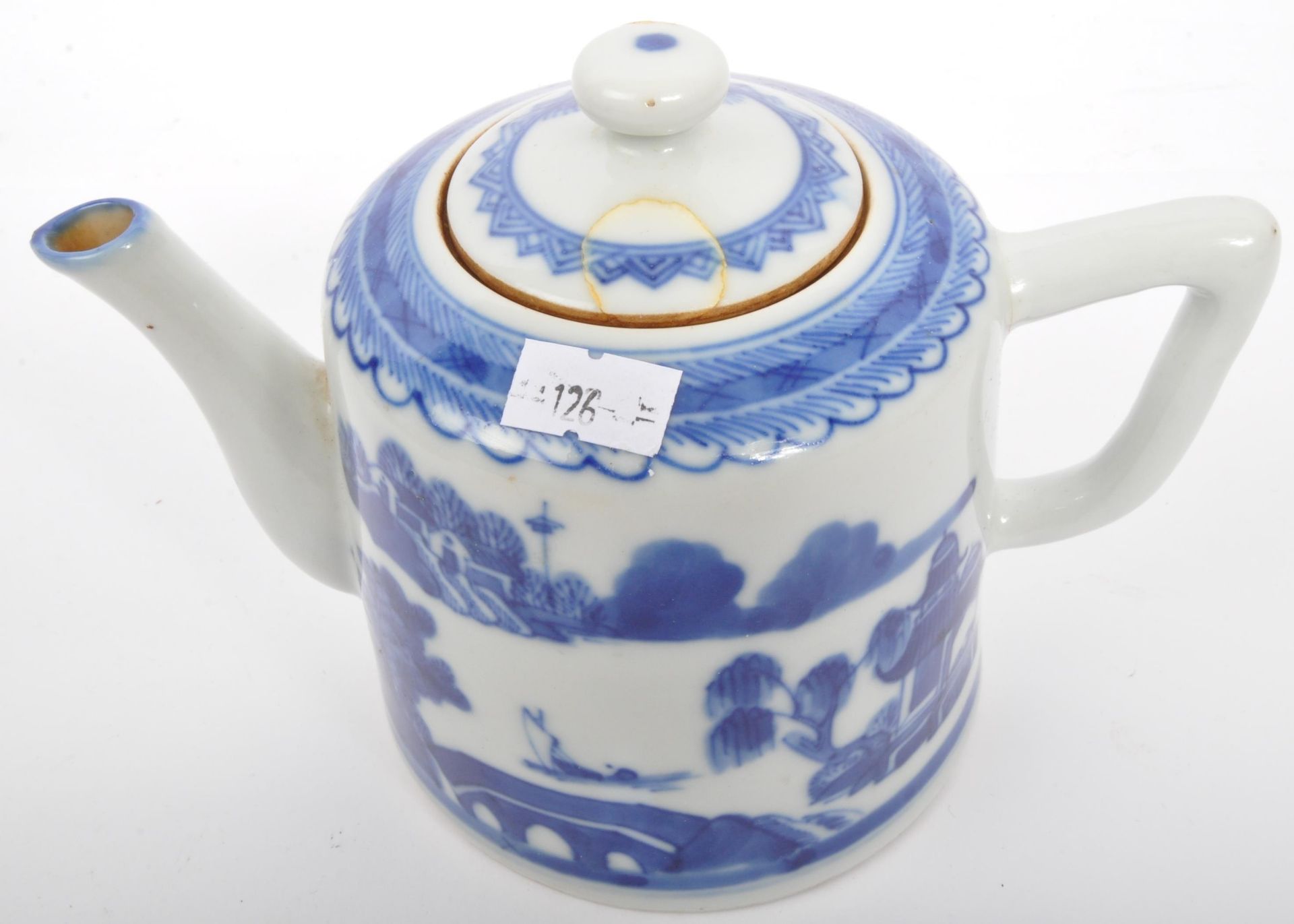 AN 18TH CENTURY CHINESE BLUE & WHITE PORCELAIN TEAPOT - Bild 2 aus 5