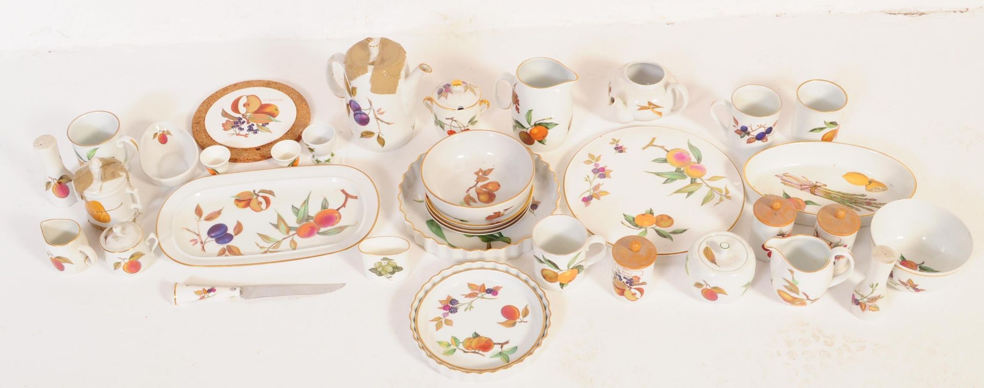 EXTENSIVE ROYAL WORCESTER EVESHAM GOLD DINNER SERVICE - Bild 7 aus 13