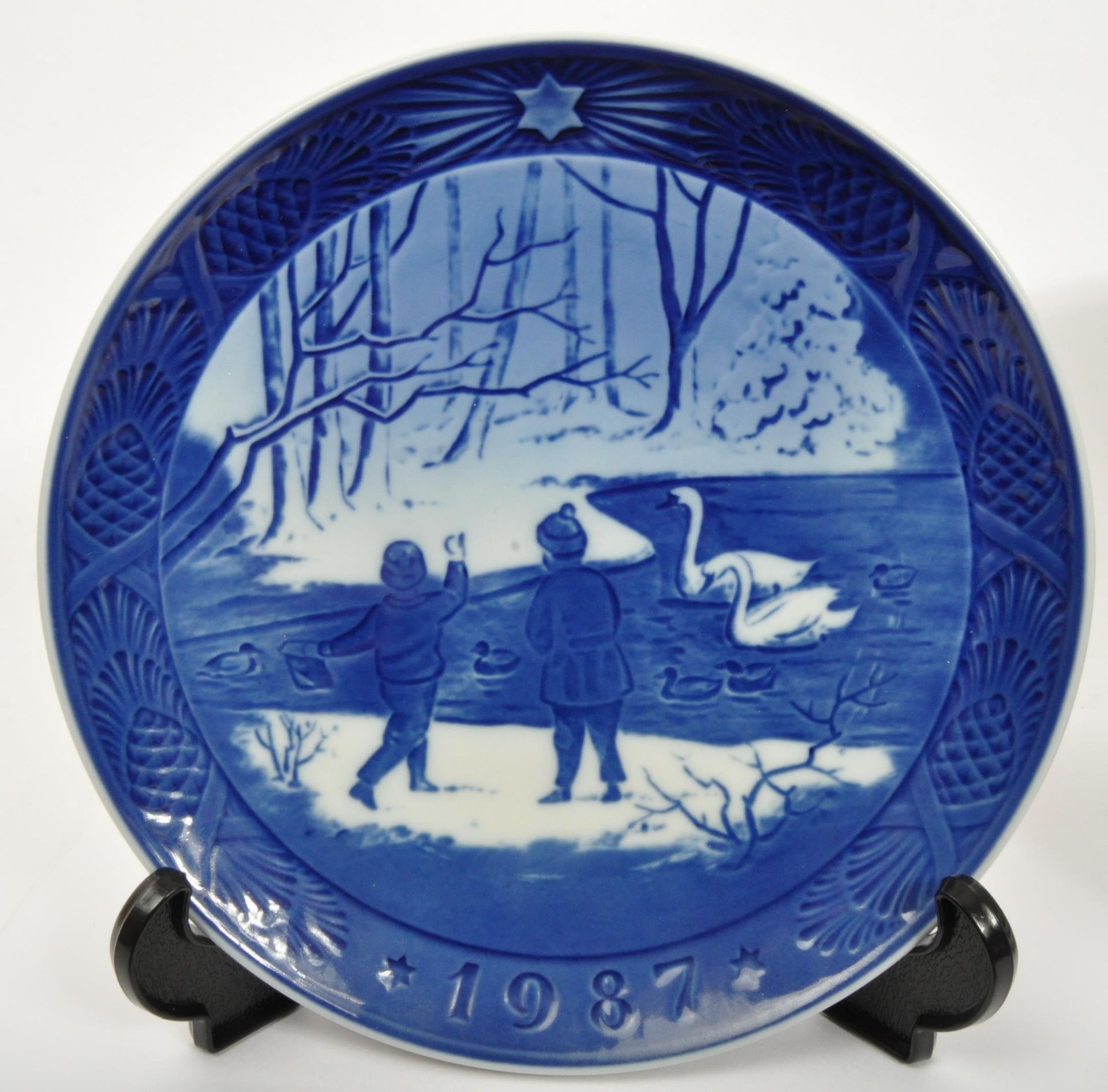 COLLECTION OF ROYAL COPENHAGEN CHRISTMAS PLATES - Image 5 of 7