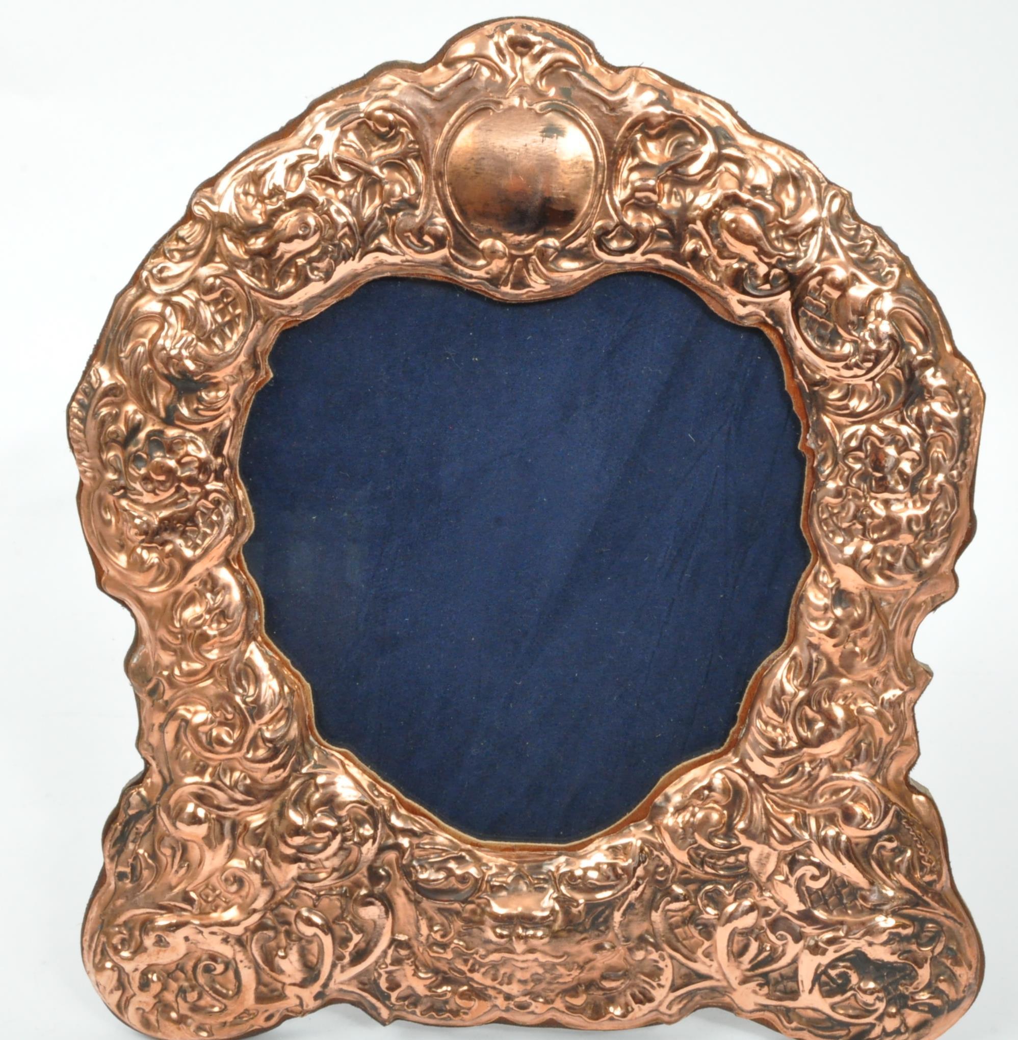 LARGE 19TH CENTURY STYLE REPOUSSE COPPER PHOTO FRAME - Image 7 of 7