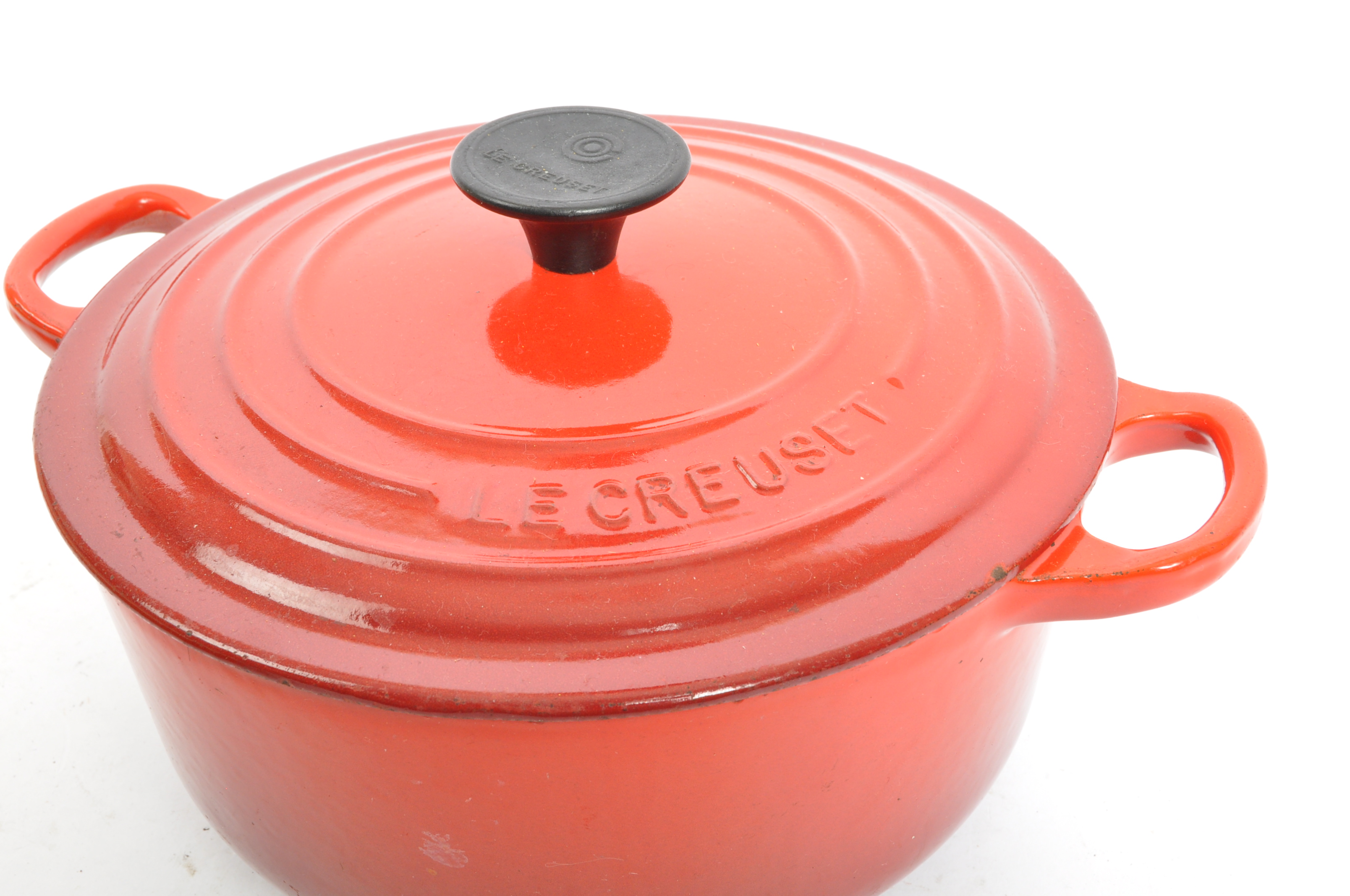 LARGE LE CREUSET OVEN DISH & CASSEROLE DISH - CERISE - Image 2 of 5