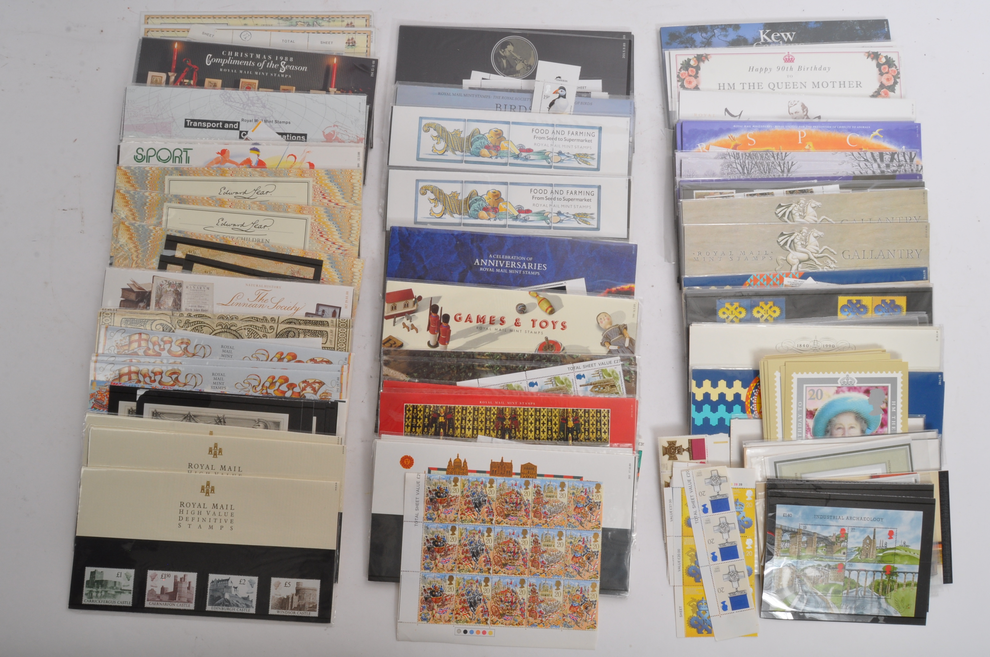 LARGE COLLECTION OF UK COMMEMORATIVE PRESENTATION PACKS