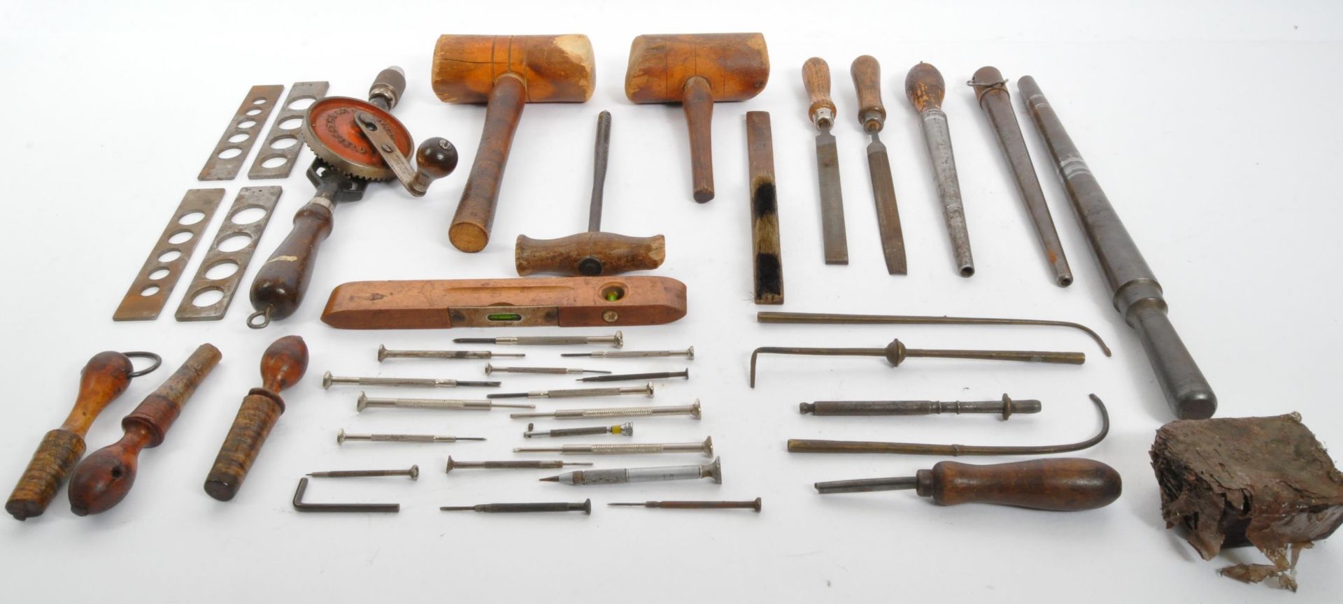 ASSORTMENT OF EARLY 20TH CENTURY CAST IRON RING TOOLS