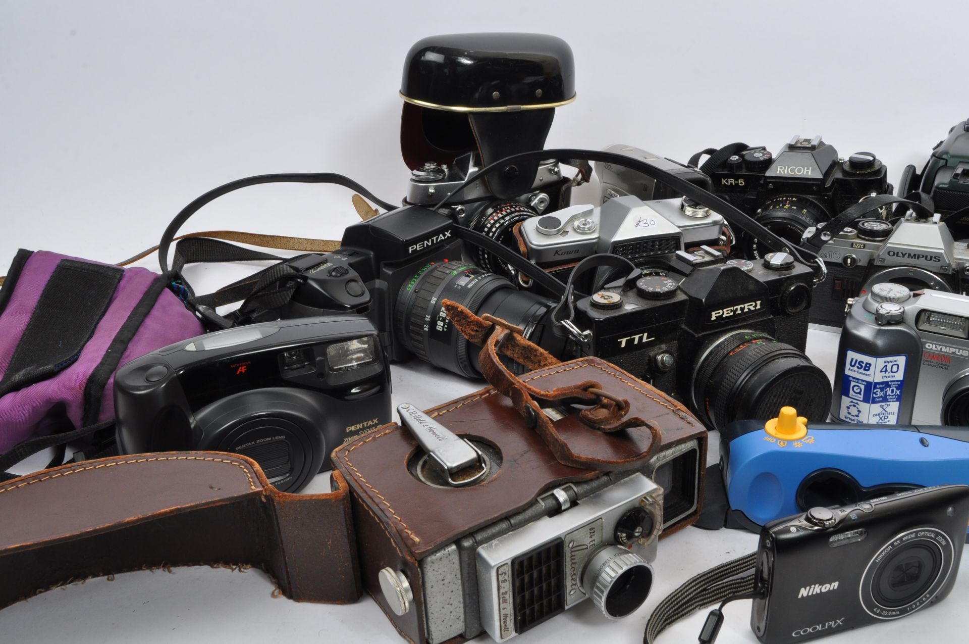 COLLECTION OF VINTAGE 20TH CENTURY CAMERAS - Bild 2 aus 6