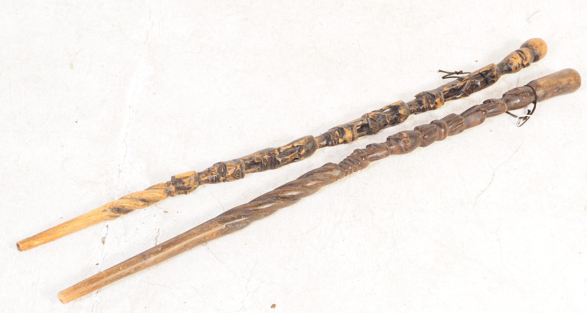 TWO 20TH CENTURY AFRICAN TRIBAL CARVED WOOD STICKS - Bild 2 aus 7