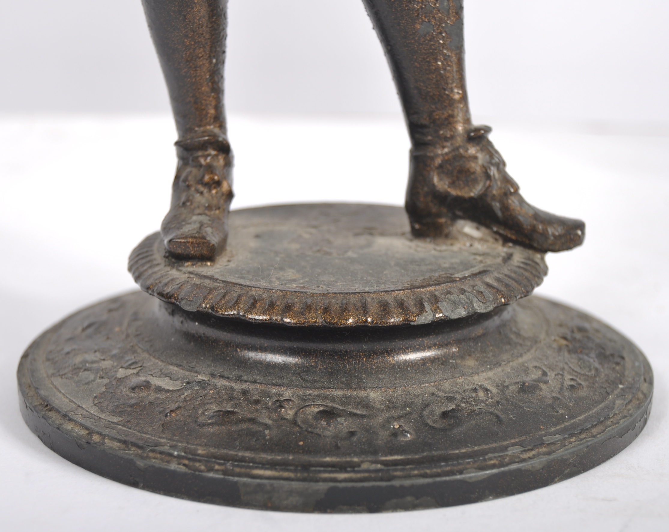 PAIR OF 19TH CENTURY FIGURAL PEWTER CANDLESTICKS - Image 3 of 5