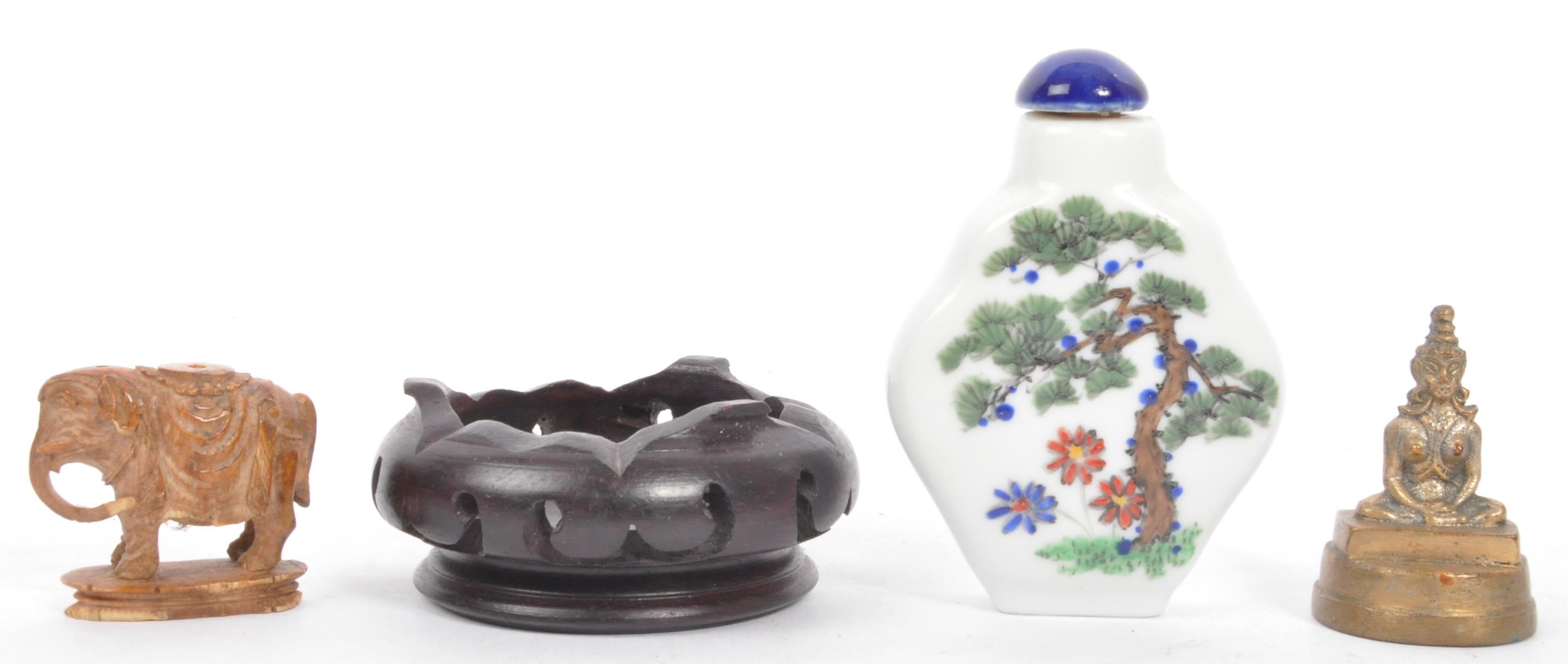 LARGE COLLECTION OF CHINESE PORCELAIN & CERAMIC ITEMS - Image 6 of 7