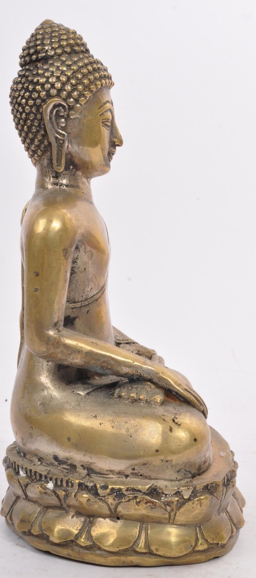 EARLY 20TH CENTURY CHINESE BRASS BUDDHA FIGURE - Image 2 of 6