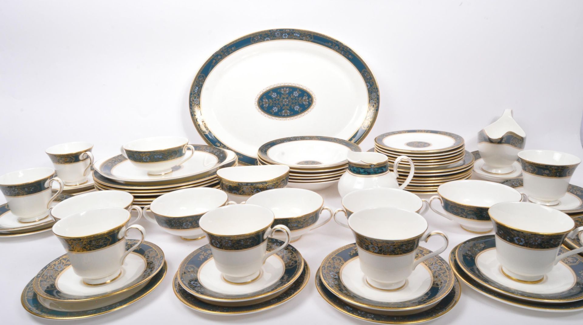 COLLECTION OF VINTAGE ROYAL DOULTON 'CARLYLE' CHINA SERVICES