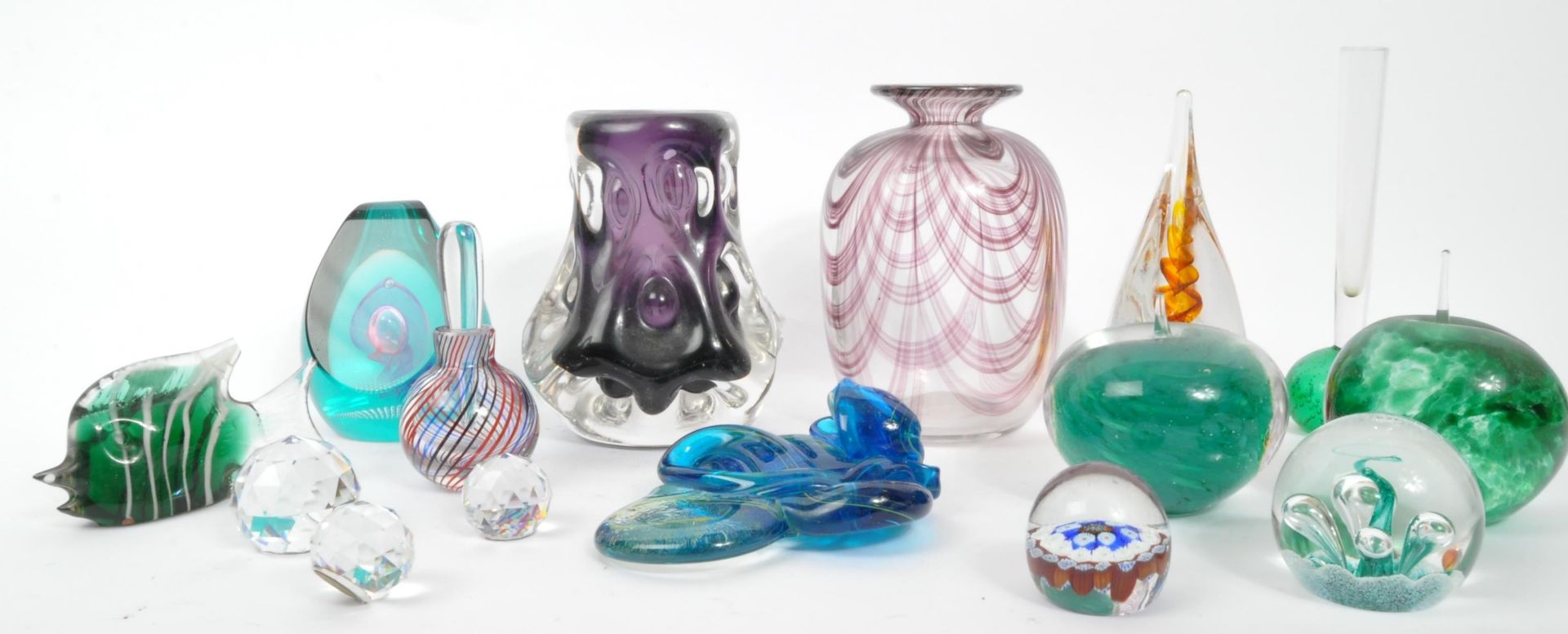 COLLECTION OF RETRO VINTAGE STUDIO ART GLASS ITEMS