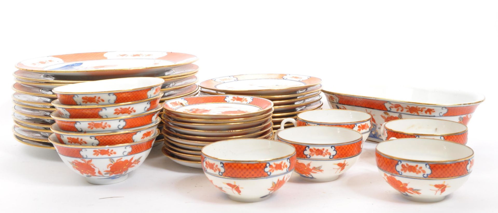 EARLY 20TH CENTURY CHINESE ORIENTAL PORCELAIN DINNER SERVICE