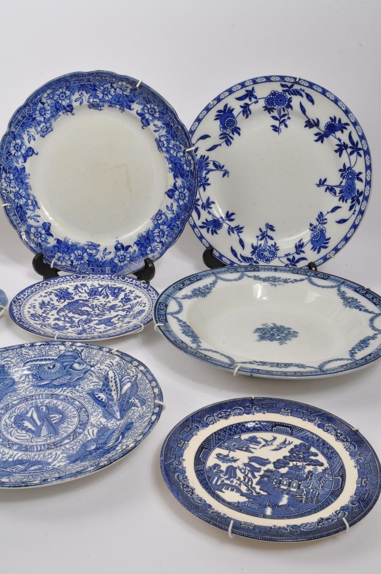 LARGE COLLECTION VICTORIAN & LATER BLUE & WHITE CABINET PLATES - Image 3 of 8