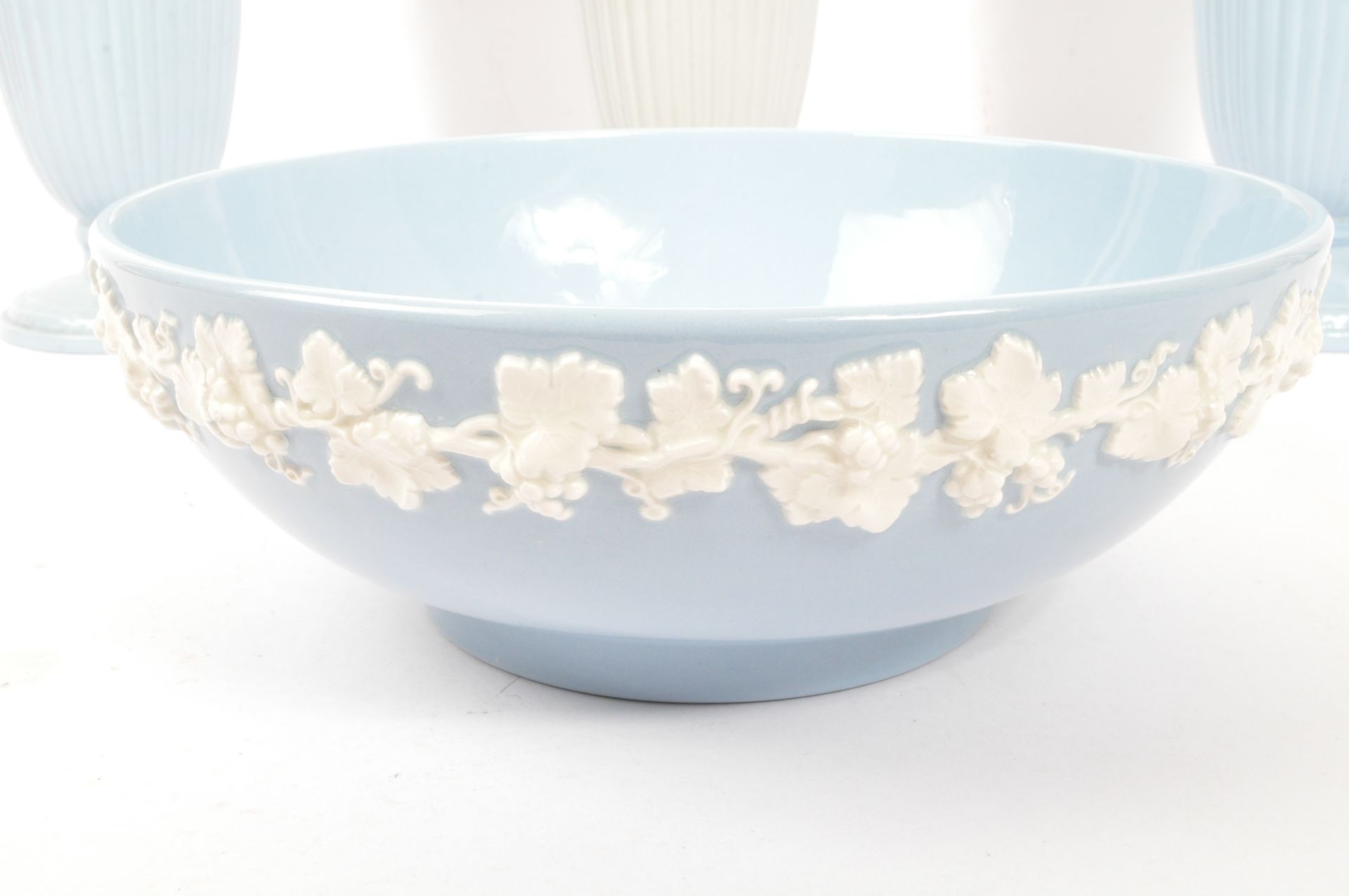 WEDGWOOD QUEEN WARE VASES & FRUIT BOWL - Bild 2 aus 6