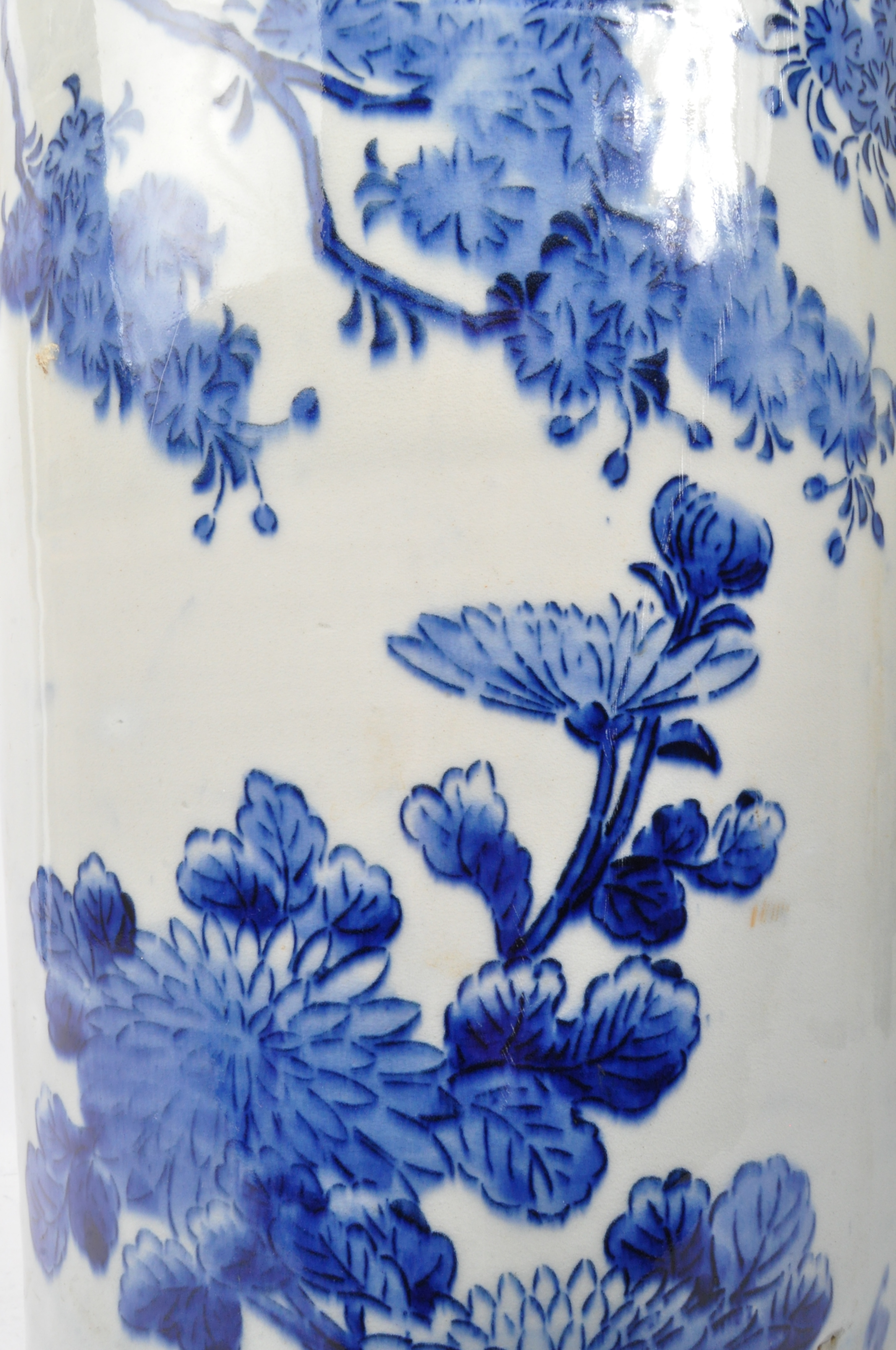 19TH CENTURY CHINESE BLUE & WHITE PORCELAIN CYLINDER VASE - Image 4 of 6