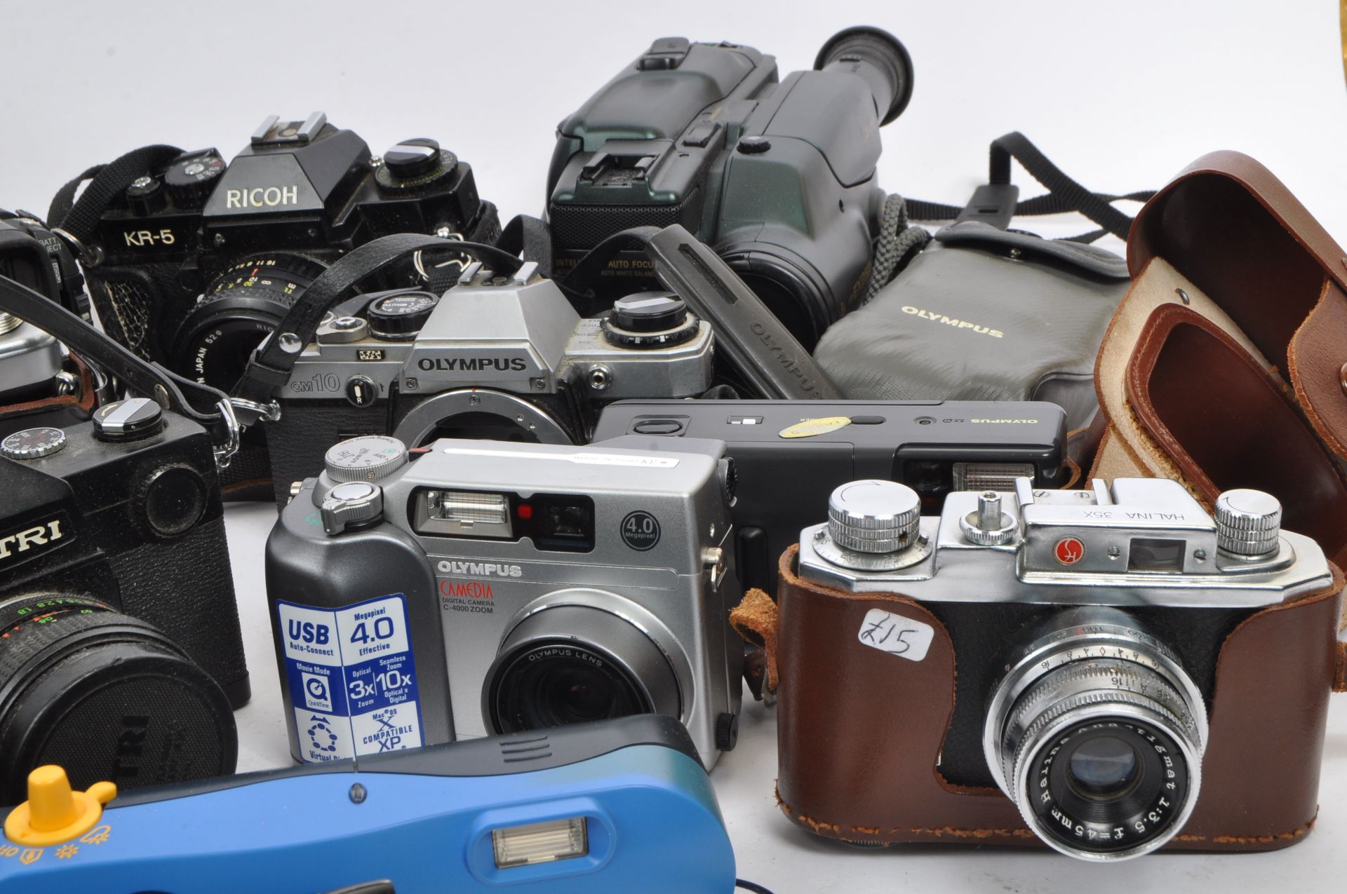 COLLECTION OF VINTAGE 20TH CENTURY CAMERAS - Bild 4 aus 6