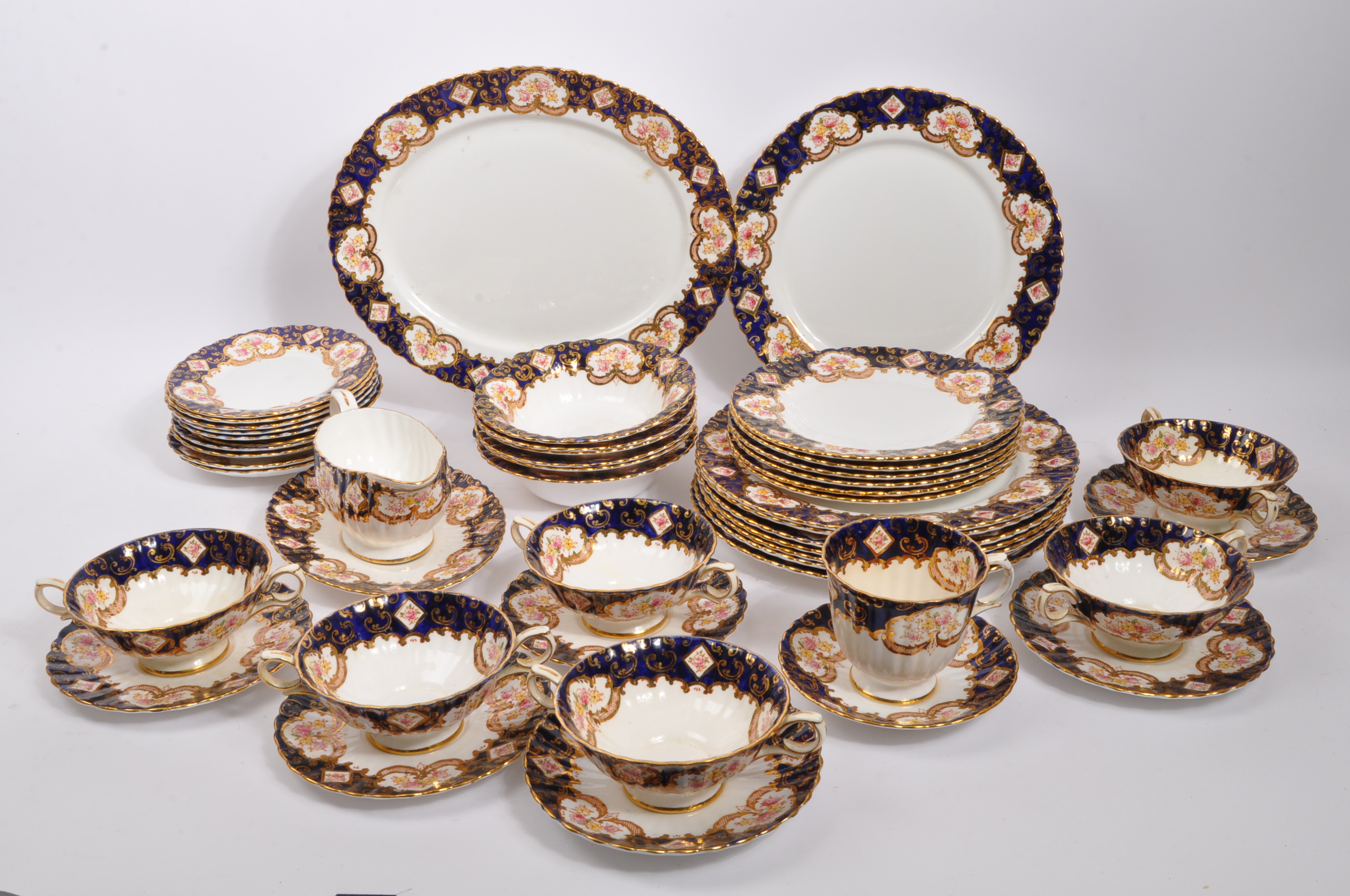 1930S ROYAL STAFFORD HERITAGE DINNER & TEA SERVICE