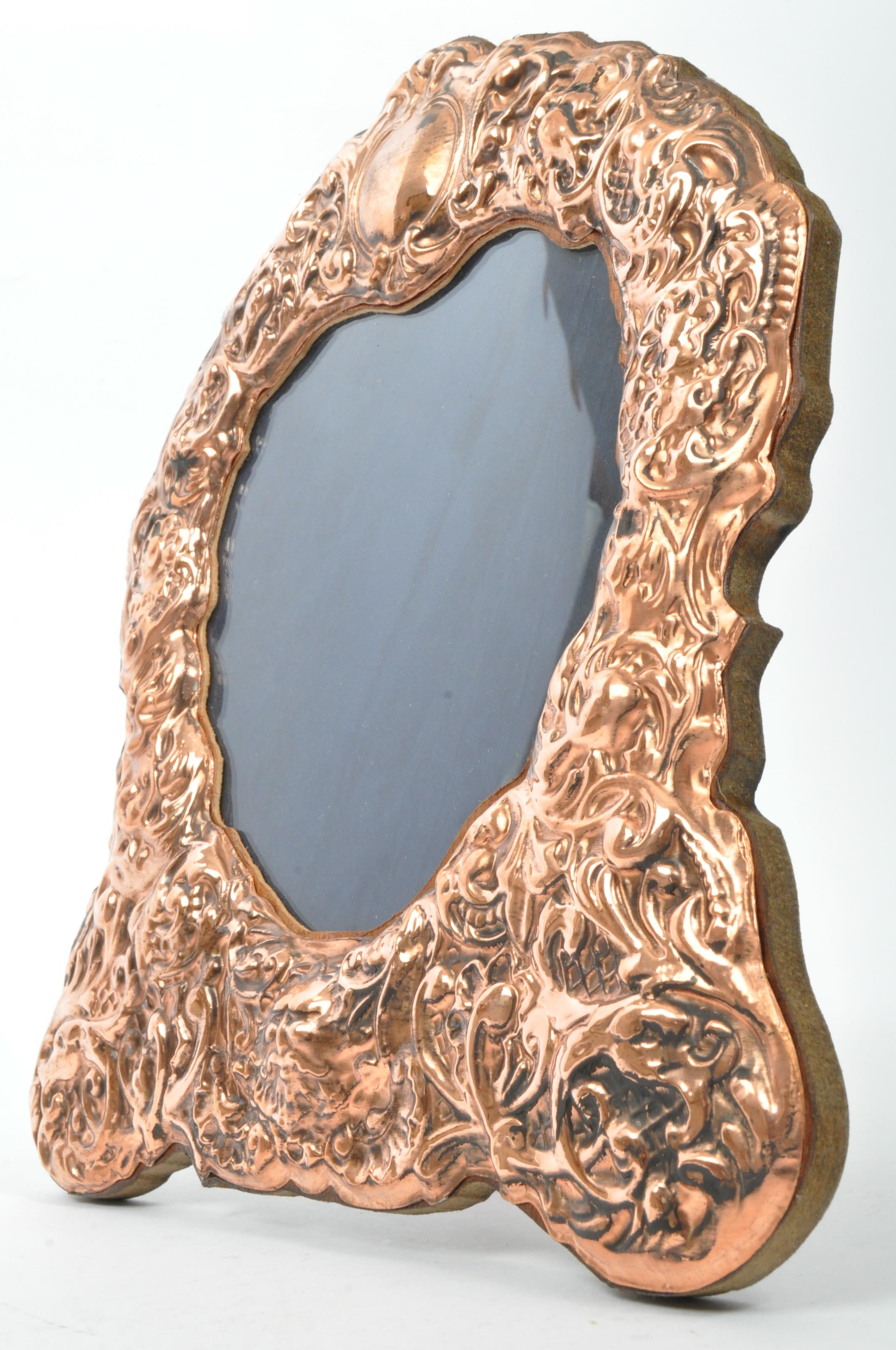 LARGE 19TH CENTURY STYLE REPOUSSE COPPER PHOTO FRAME - Image 6 of 7