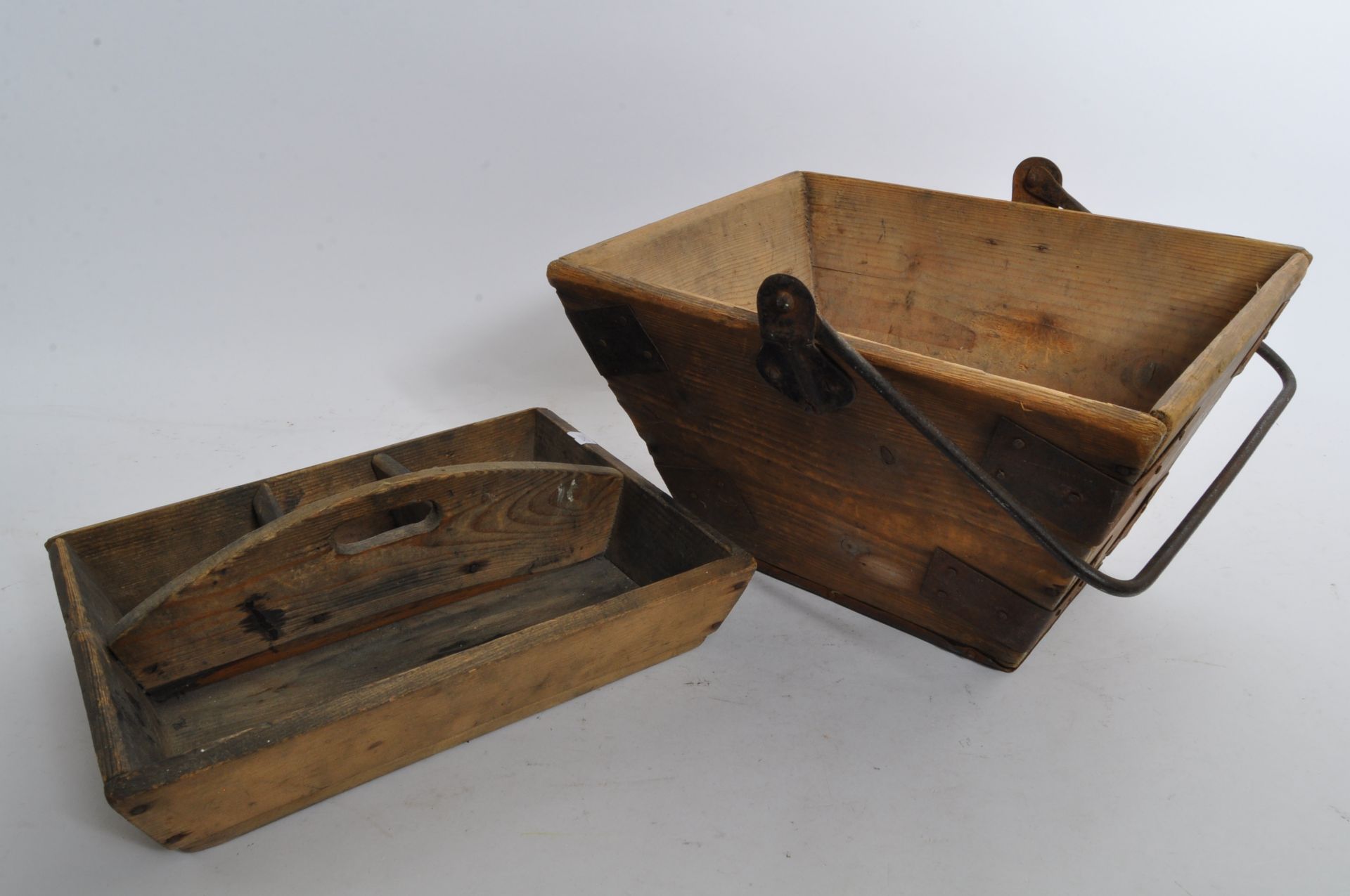 19TH CENTURY WOODEN GRAIN BUCKET TRUG