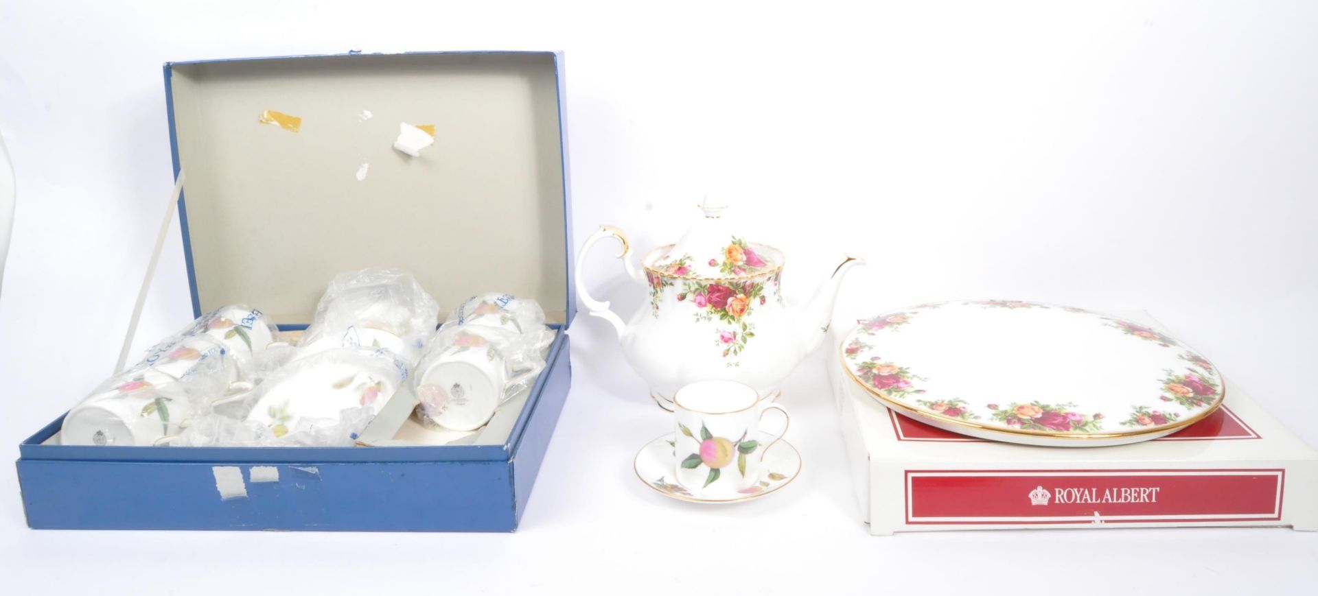 ROYAL WORCESTER - CHINA CUPS & SAUCERS ARDEN PATTERN