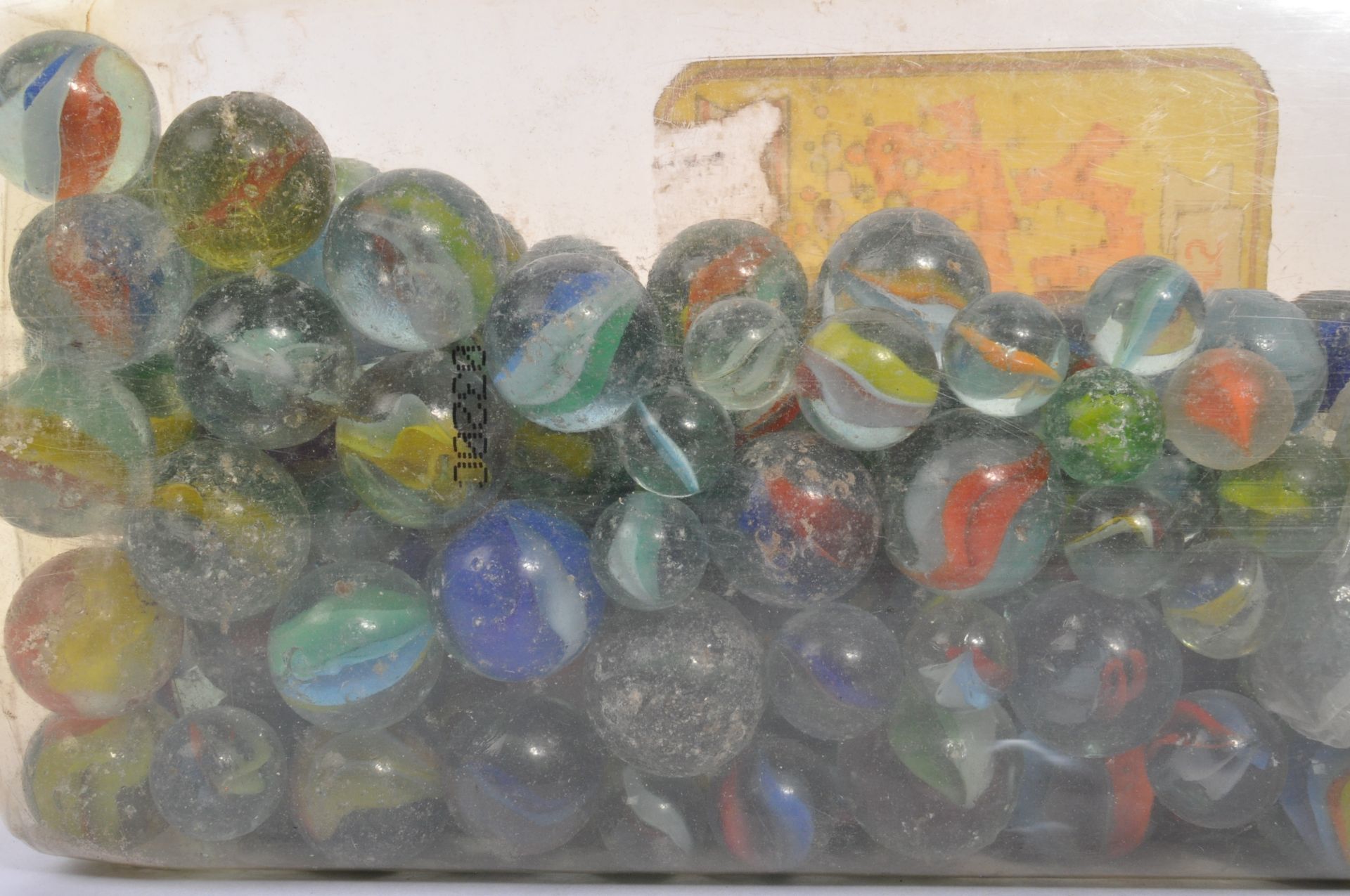 LARGE COLLECTION OF VINTAGE 20TH CENTURY CATS EYE MARBLES - Image 5 of 5