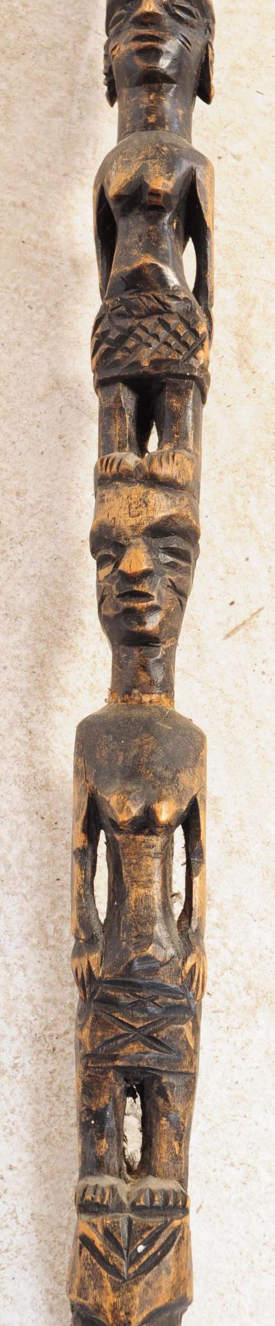 TWO 20TH CENTURY AFRICAN TRIBAL CARVED WOOD STICKS - Bild 6 aus 7