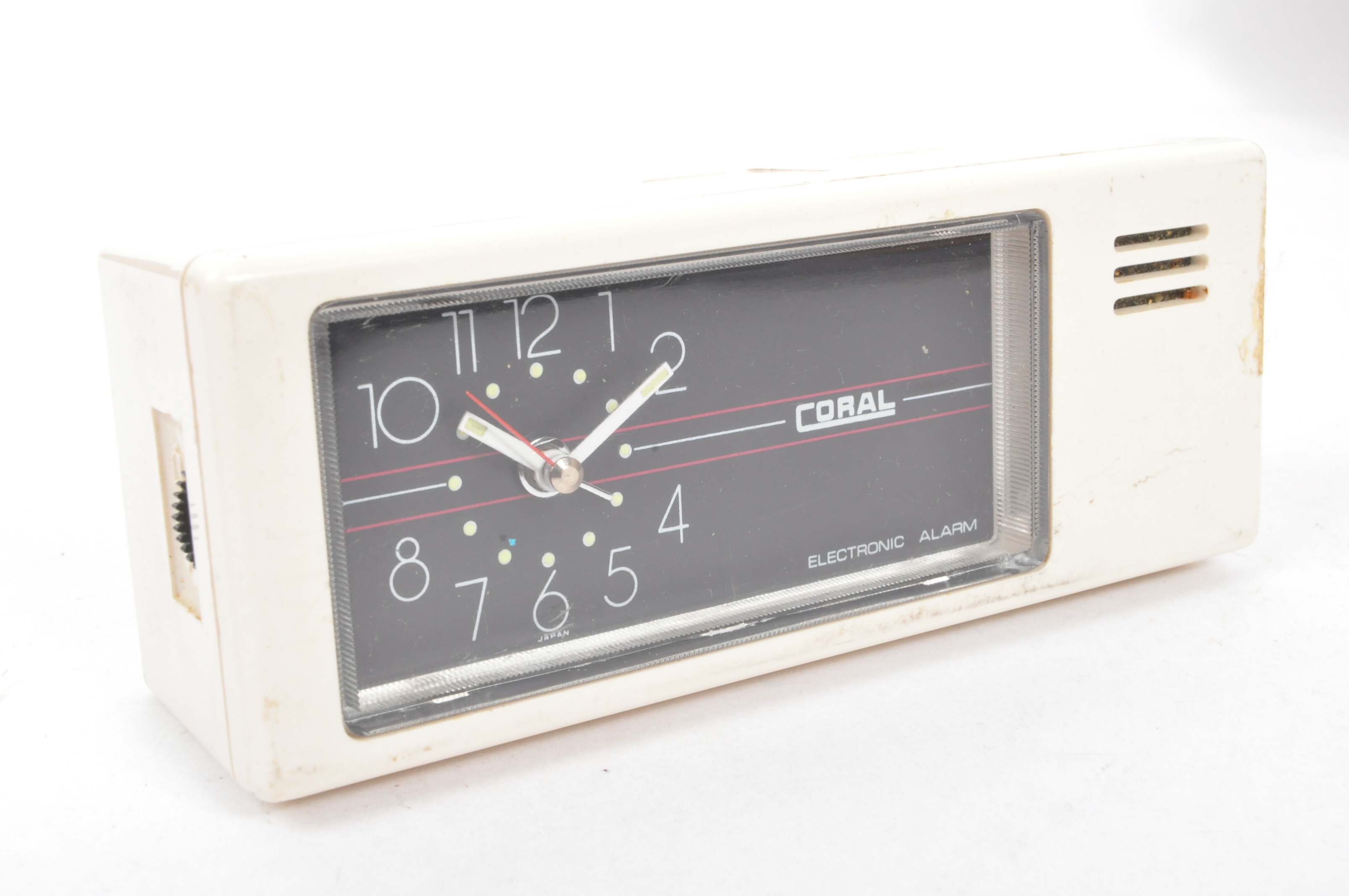 COLLECTION OF RETRO PORTABLE RADIOS & ALARM CLOCKS - Image 2 of 8