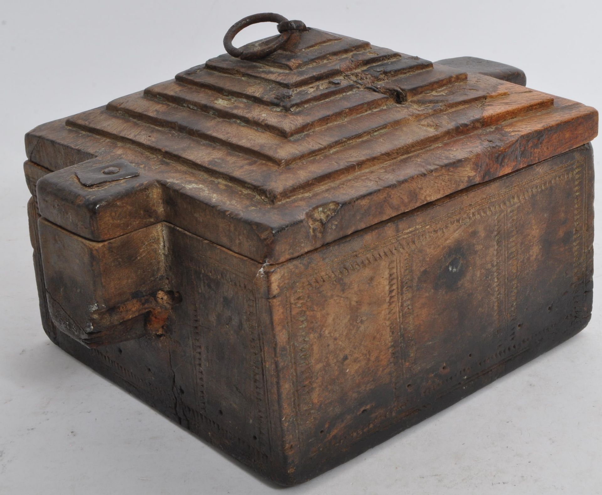 19TH CENTURY INDIAN WOODEN SPICE BOX - Bild 3 aus 6