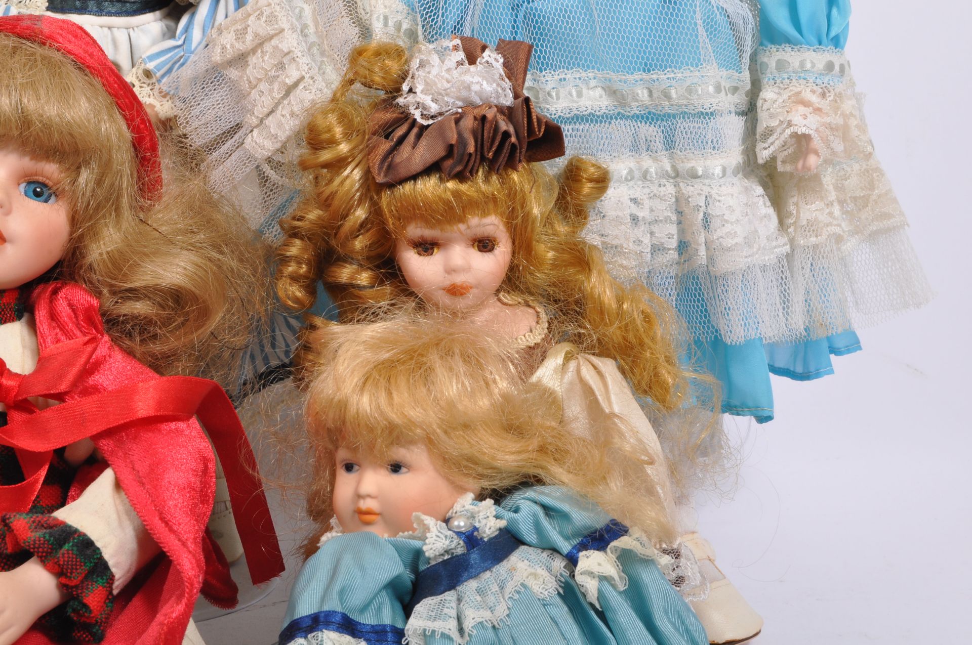 COLLECTION OF VINTAGE PORCELAIN DOLLS - Image 4 of 6