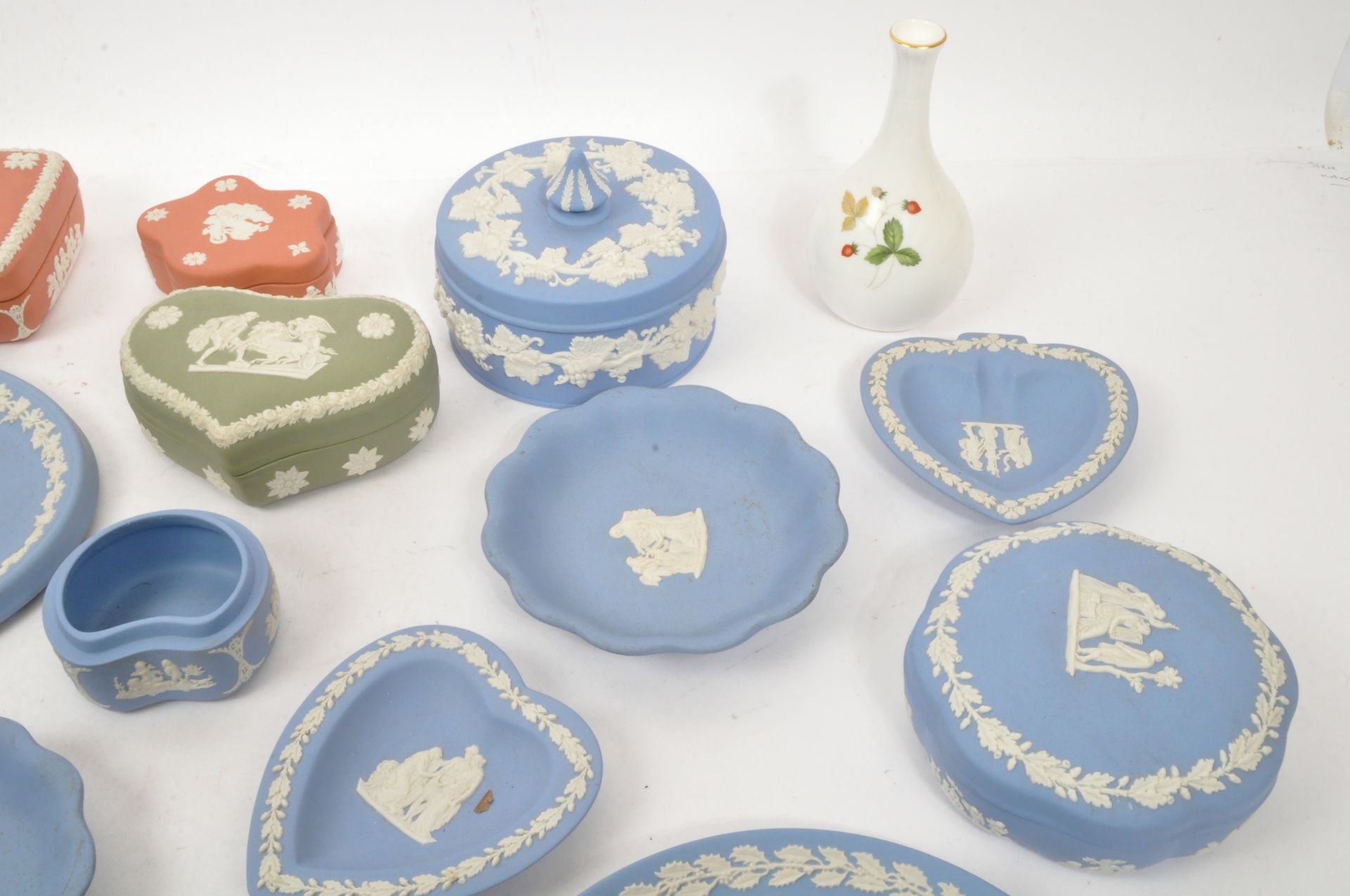 LARGE COLLECTION WEDGWOOD JASPERWARE - POTS - DISHES - VASE - Image 6 of 8