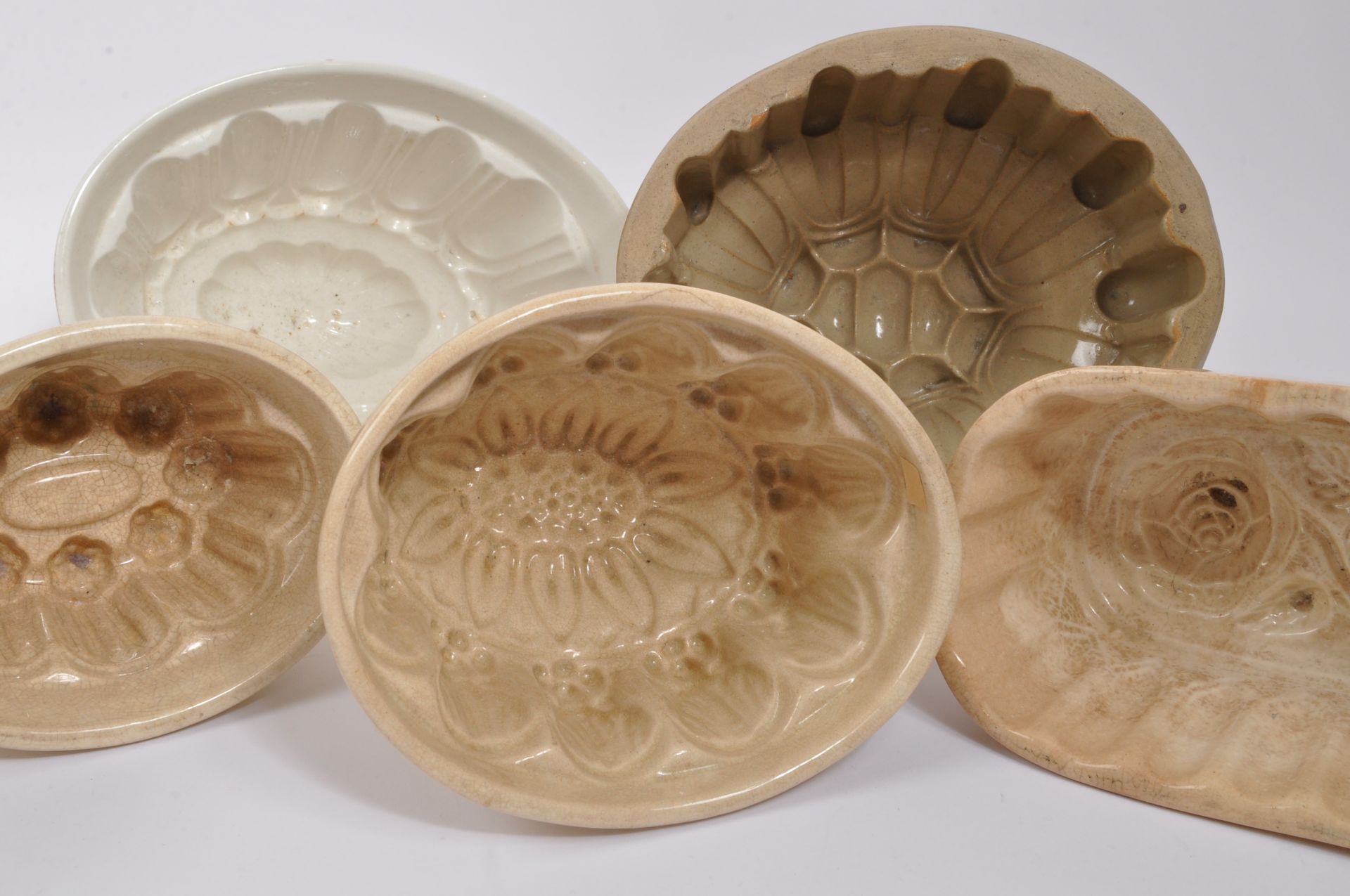 COLLECTION VICTORIAN CERAMIC JELLY MOULDS - Bild 6 aus 6