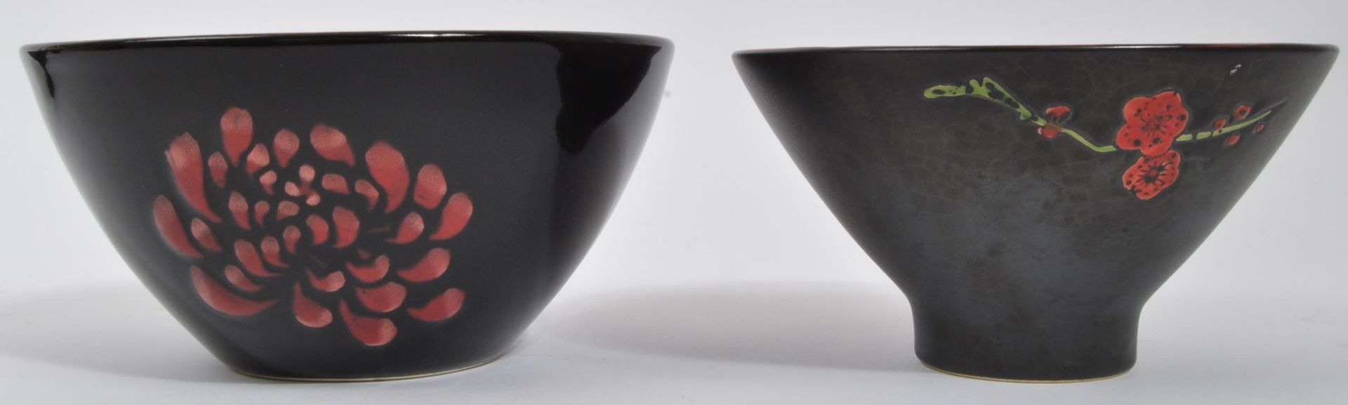 CONTEMPORARY TWO TONE CERAMIC BLACK & RED BOWLS - Bild 6 aus 6