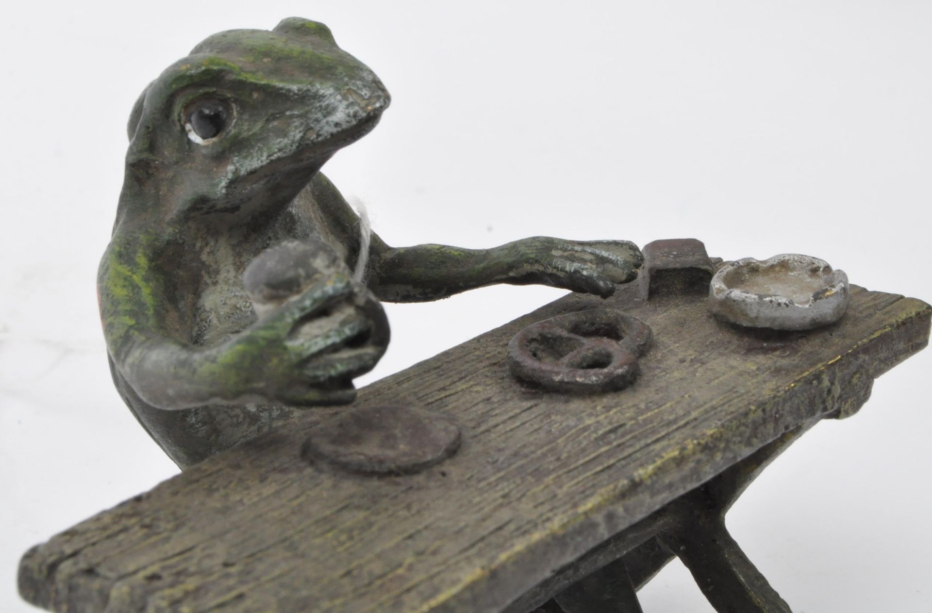 CONTEMPORARY AUSTRIAN STYLE COLD PAINTED BRONZE FROG FIGURE - Bild 3 aus 4