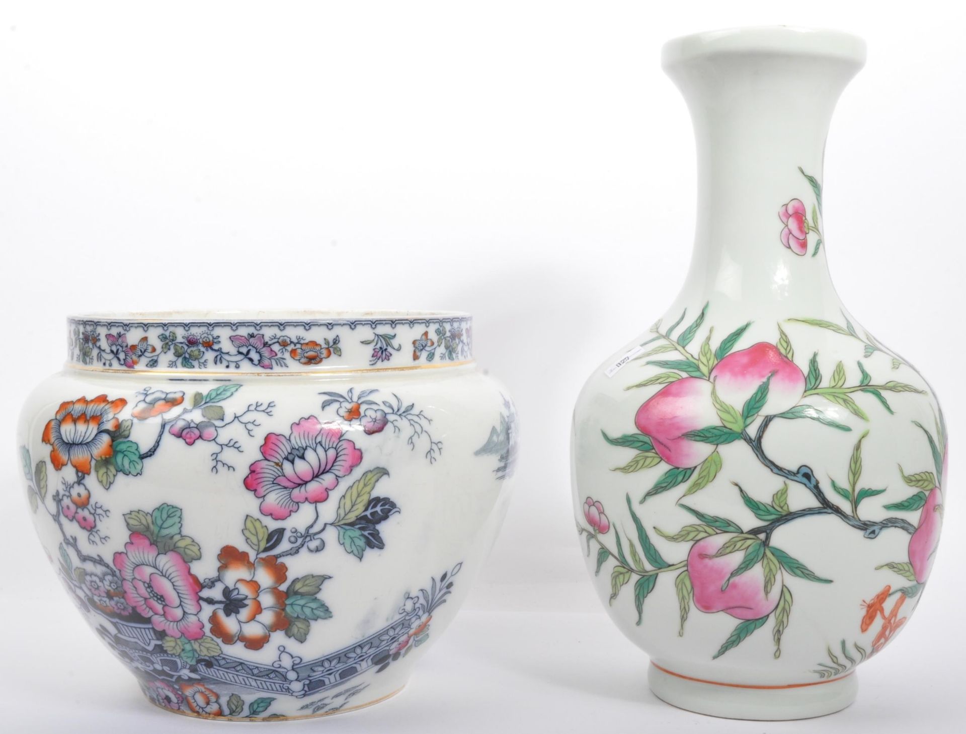 TWO VINTAGE 20TH CENTURY CHINESE PORCELAIN VASES