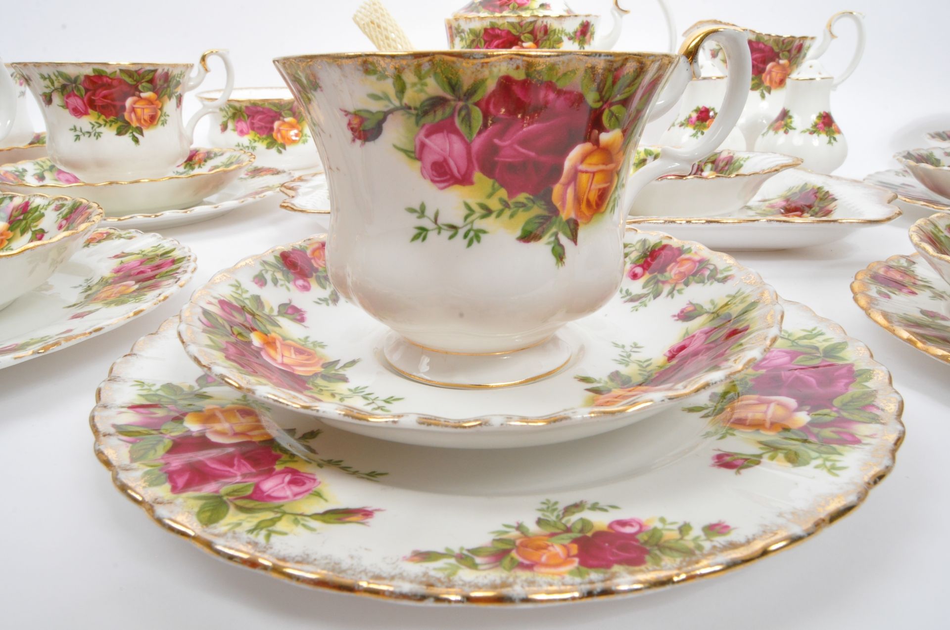 ROYAL ALBERT - OLD COUNTRY ROSES - BONE CHINA TEA SERVICE - Bild 3 aus 7