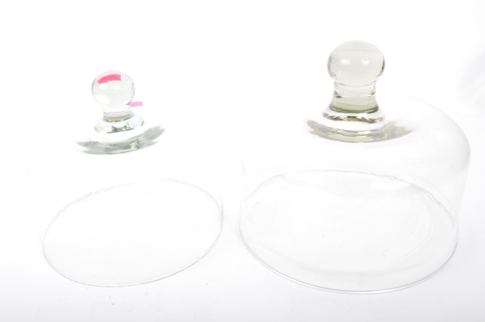 TWO EARLY 20TH CENTURY GLASS CLOCHES & CAKE STAND - Bild 5 aus 5