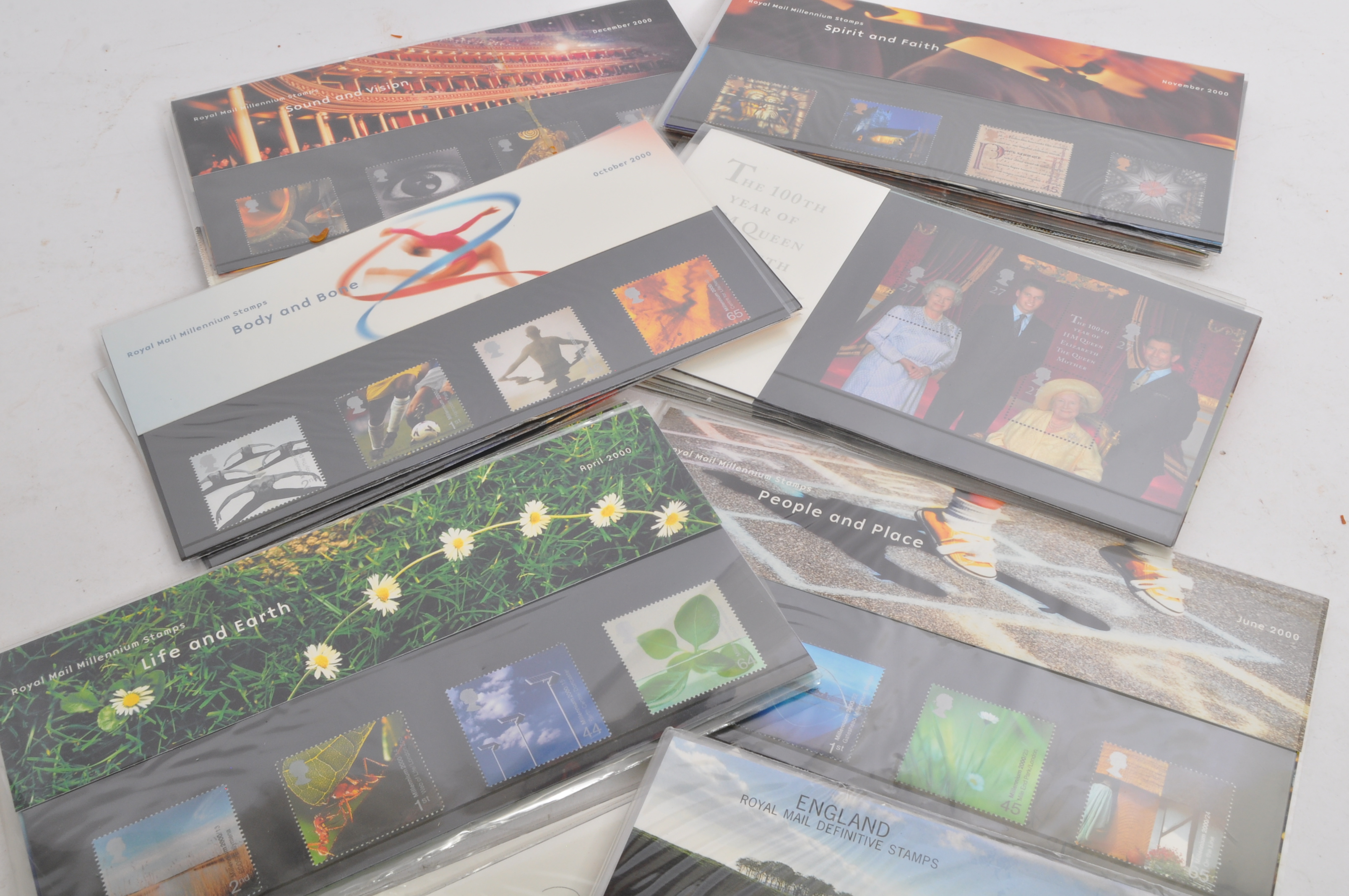 LARGE COLLECTION OF CONTEMPORARY UK MINT PRESENTATION PACKS - Image 10 of 11