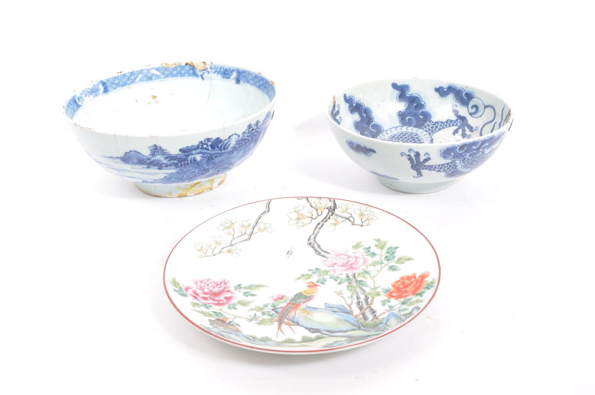 THREE 19TH CENTURY & LATER CHINESE CERAMIC ITEMS