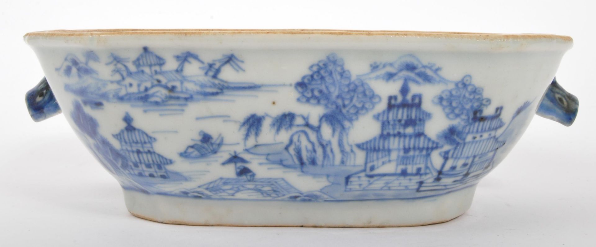 19TH CENTURY CHINESE BLUE & WHITE CHINA DISH