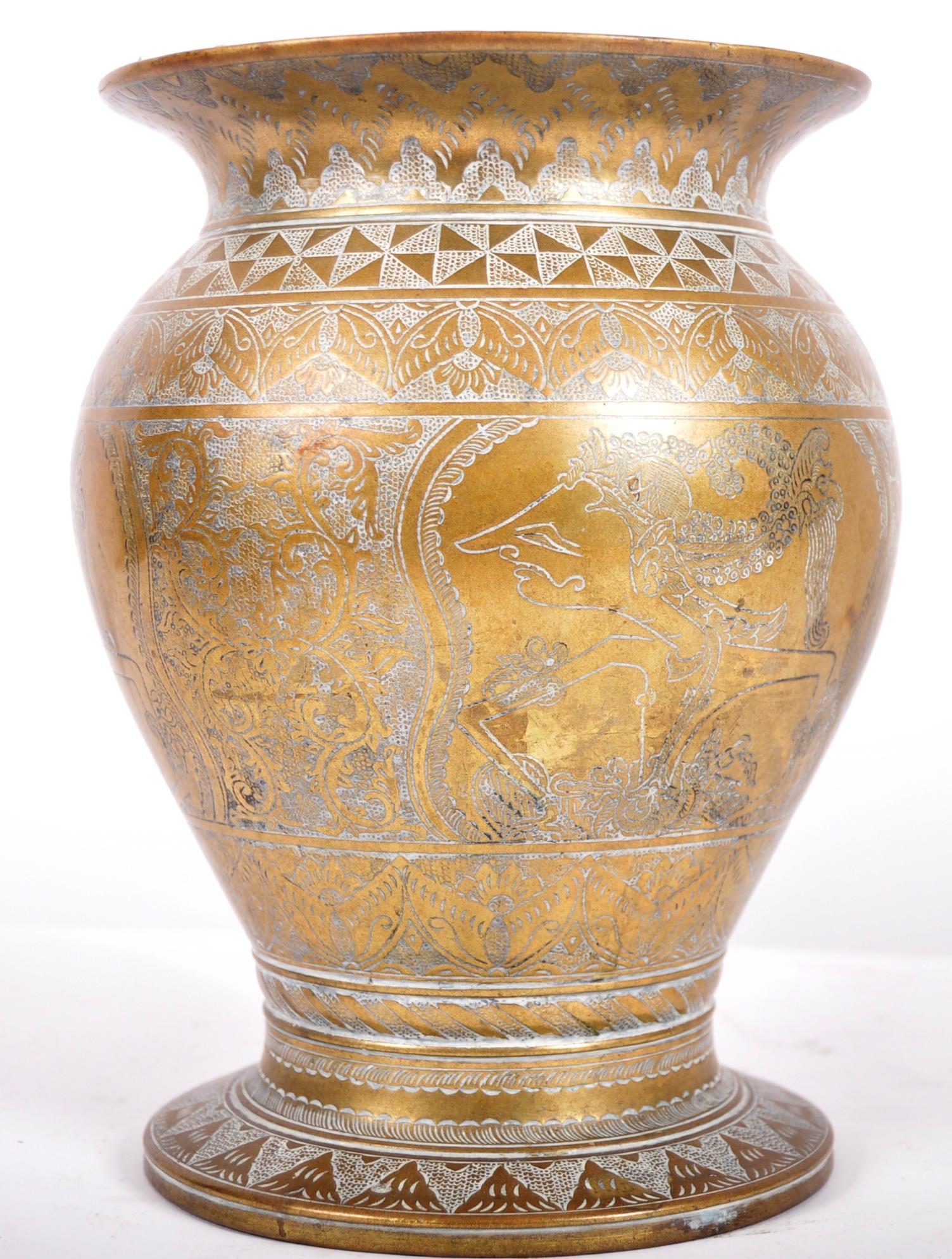 18TH CENTURY PERSIAN HEAVY BRONZE CENTREPIECE VASE - Image 4 of 6