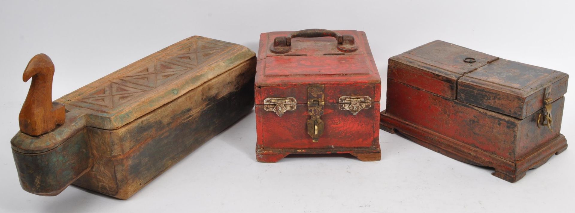 THREE 19TH CENTURY CHINESE LACQUERED JEWELLERY BOXES - Image 2 of 11