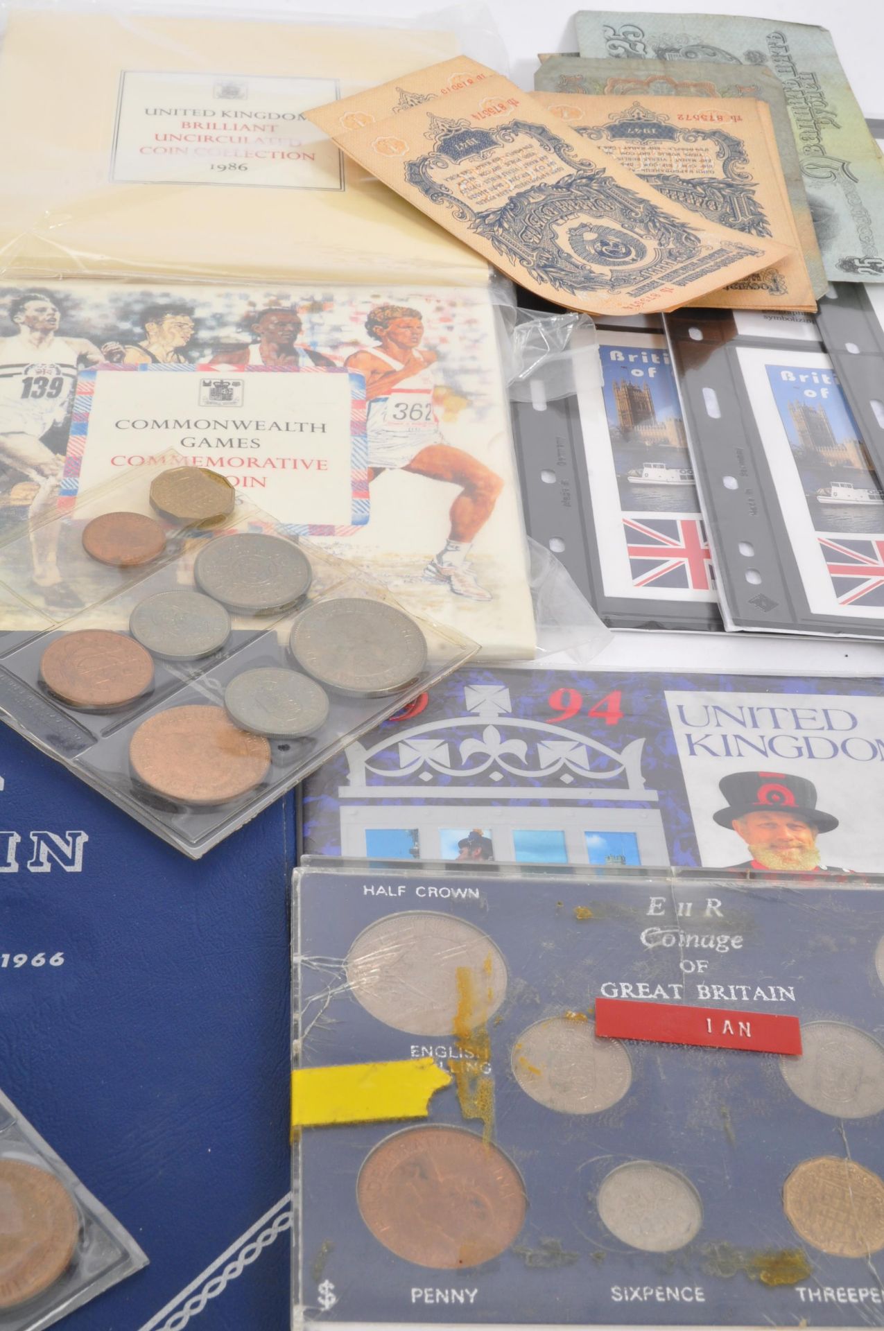 LARGE COLLECTION OF VINTAGE & LATER COMMEMORATIVE COINS - Bild 4 aus 6