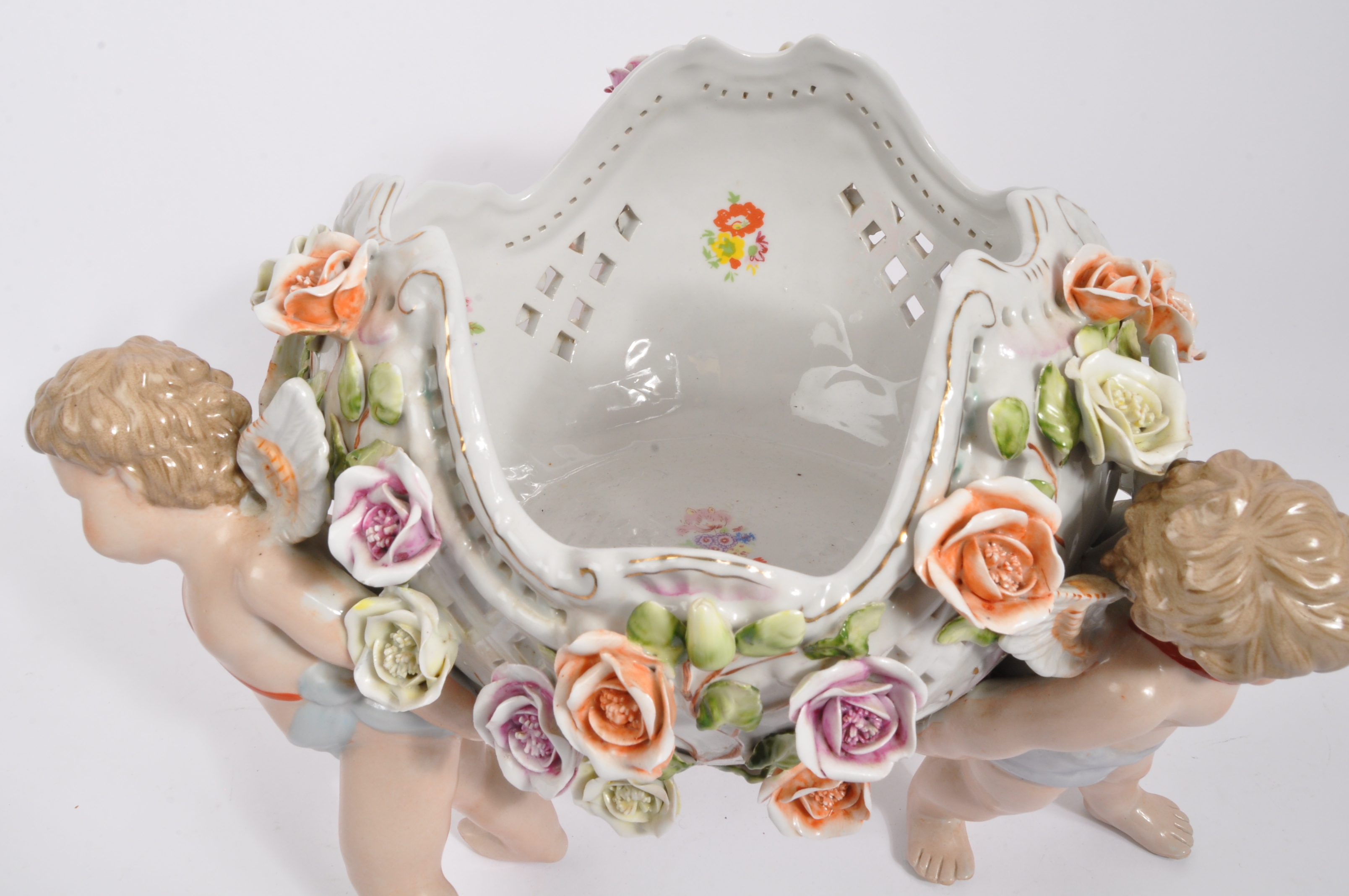 EARLY 20TH CENTURY MEISSEN STYLE CENTREPIECE - Image 6 of 7