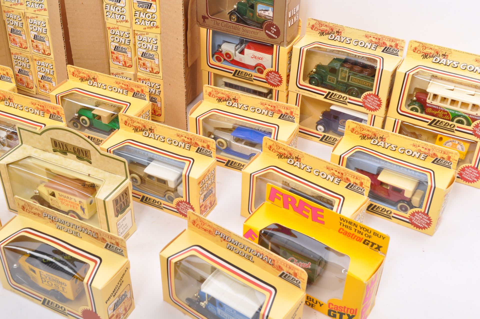 COLLECTION OF VINTAGE LLEDO DIE CAST TOY CARS - Image 4 of 5