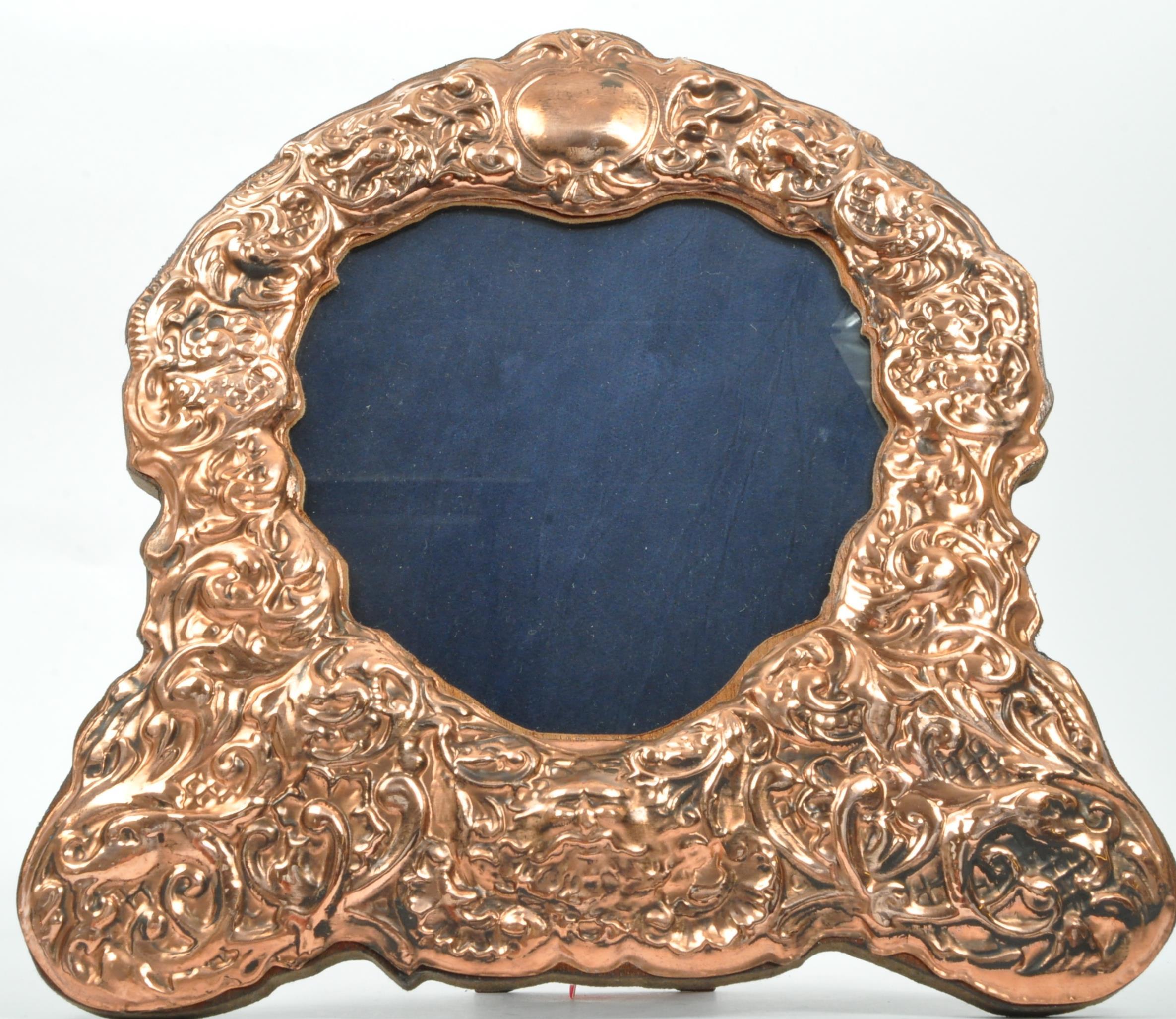 LARGE 19TH CENTURY STYLE REPOUSSE COPPER PHOTO FRAME - Image 2 of 7