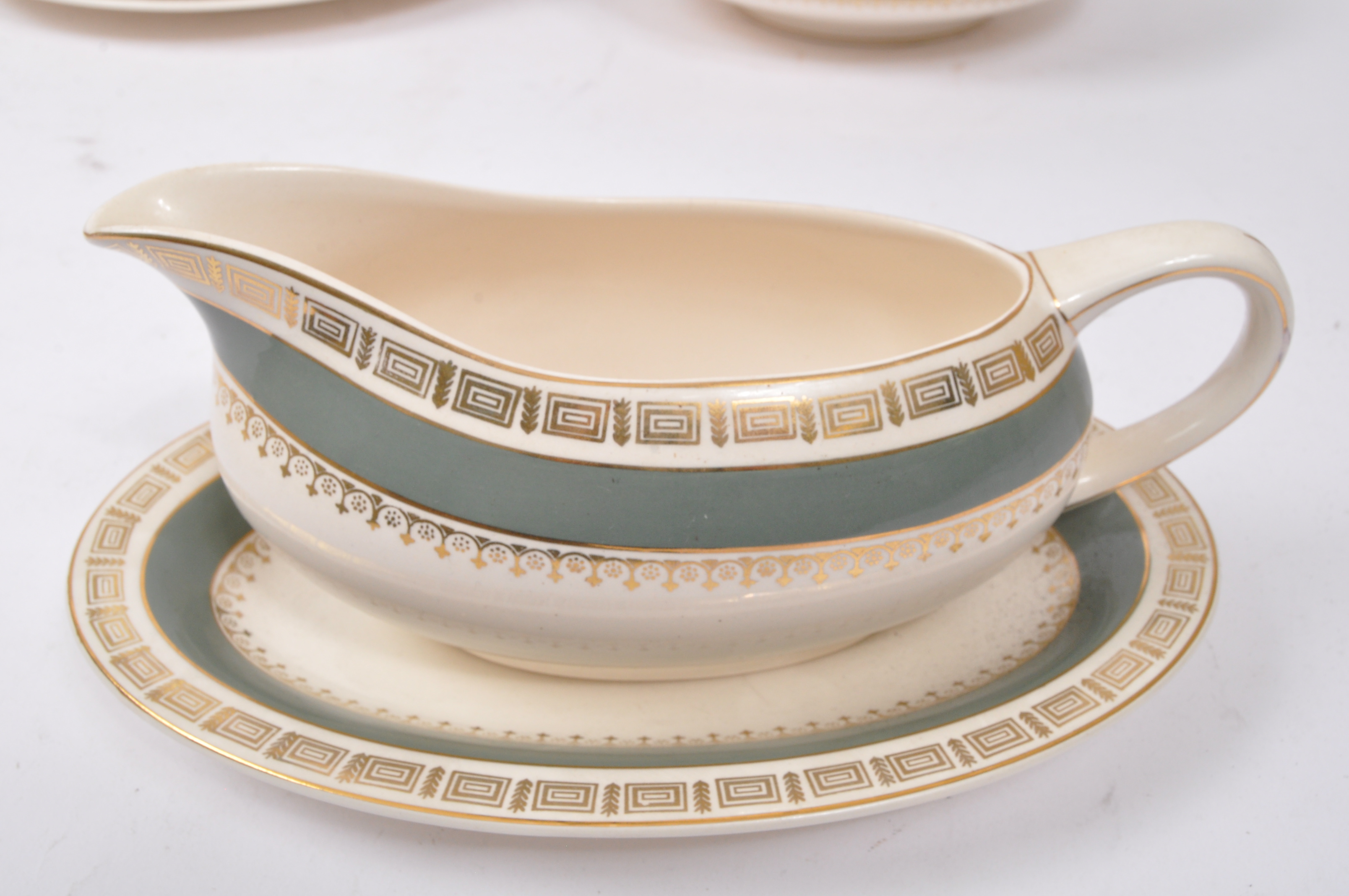 VINTAGE CROWN DUCAL 'CHATSWORTH' DINNER SERVICE - Image 3 of 5