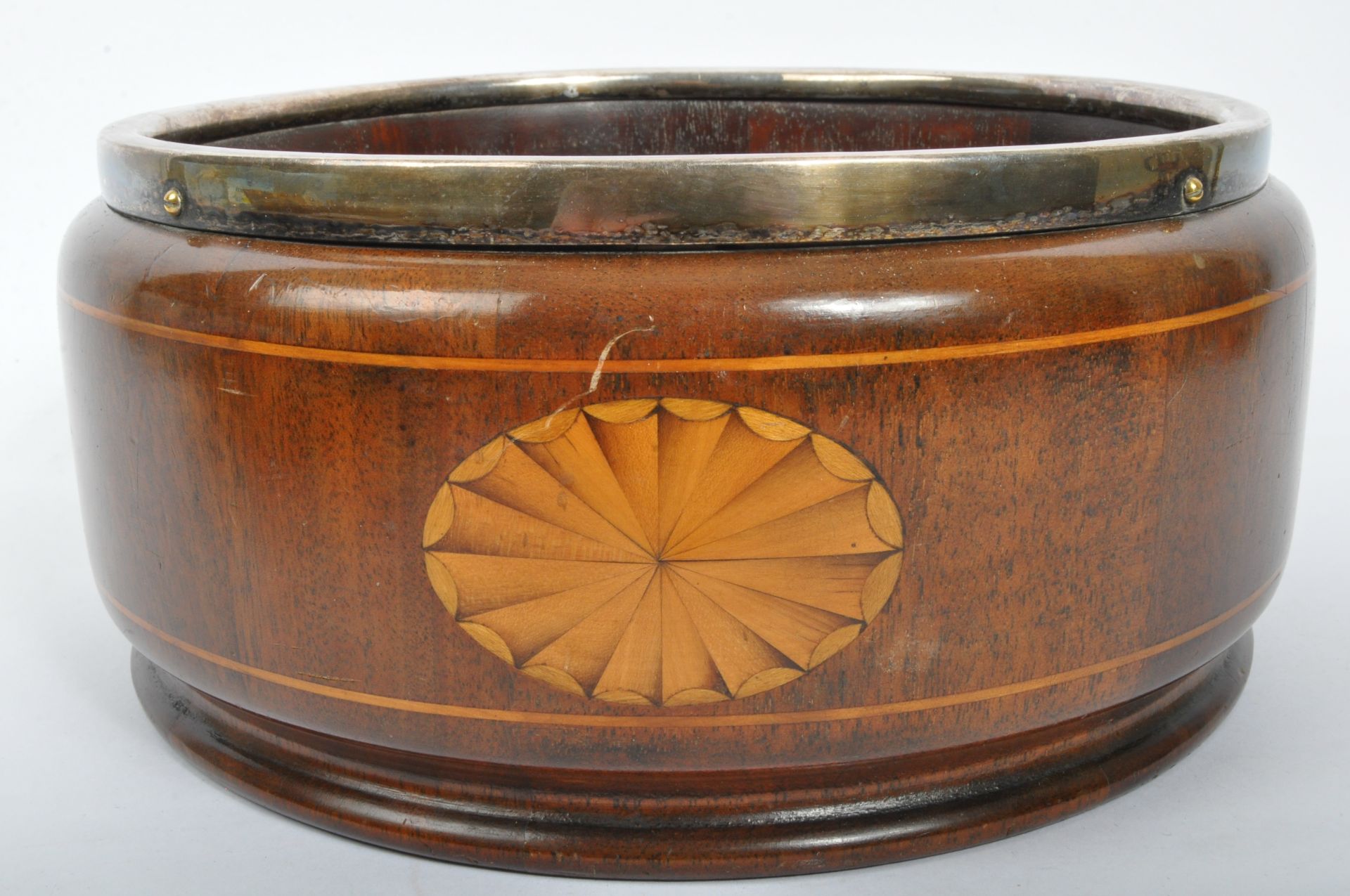 COLLECTION OF VINTAGE 20TH CENTURY CARVED LEAF BOWLS - Image 2 of 6