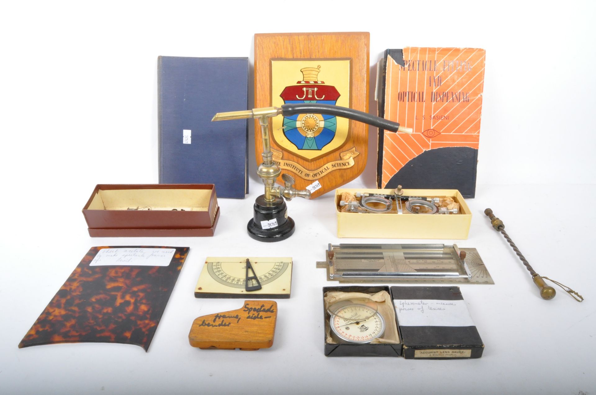 AN ASSORTMENT OF EARLY 20TH CENTURY OPHTHALMOLOGY ITEMS